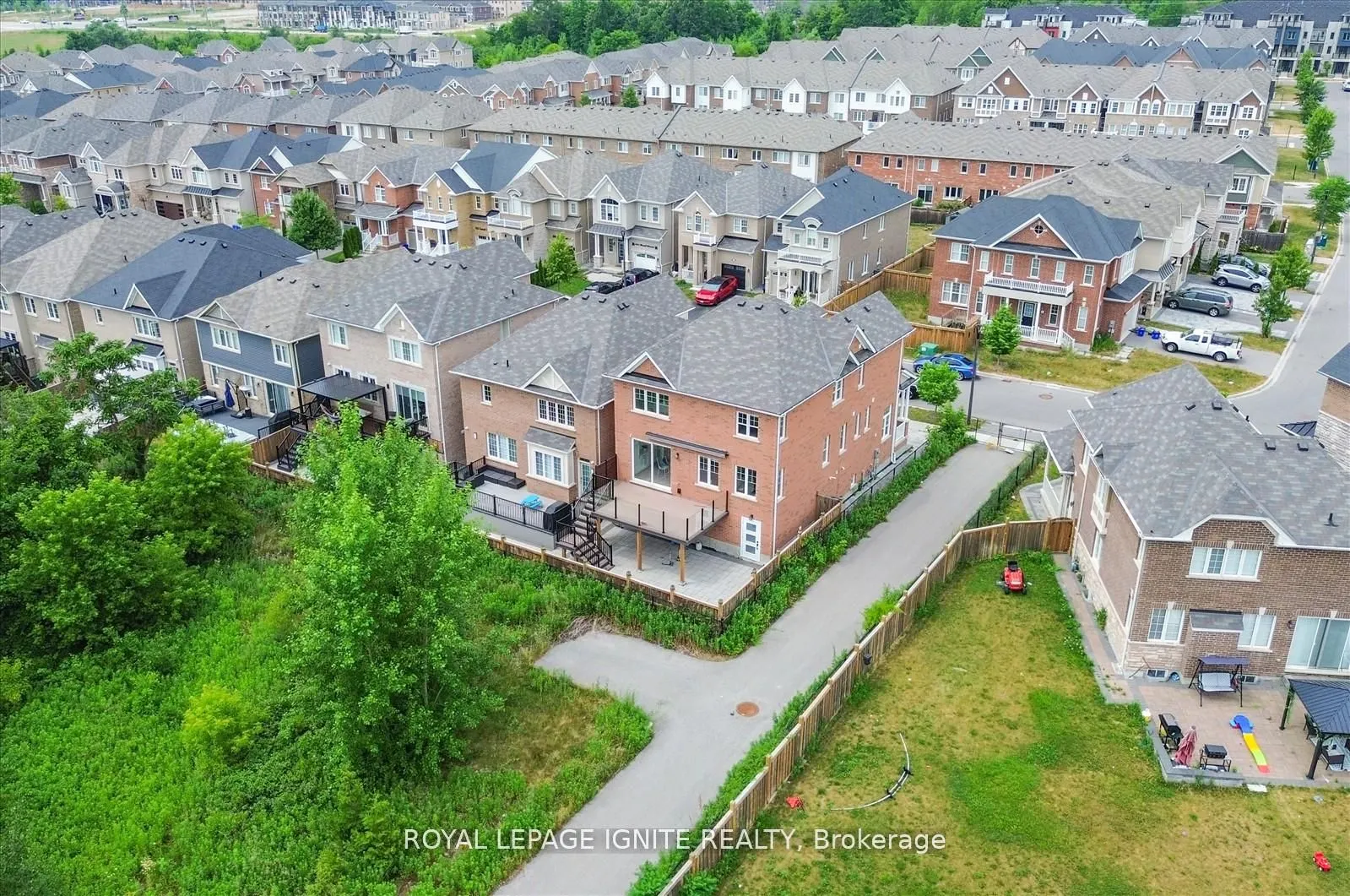 1072 Foxtail Crescent