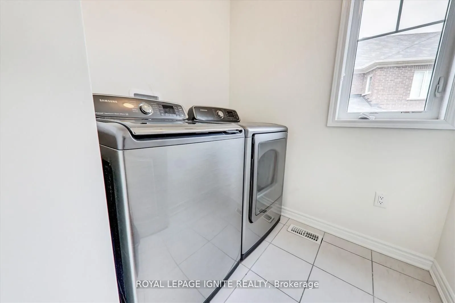 1072 Foxtail Crescent