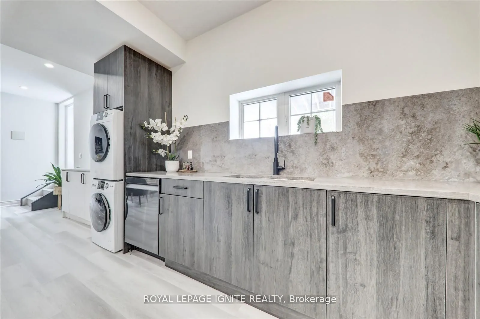 1072 Foxtail Crescent