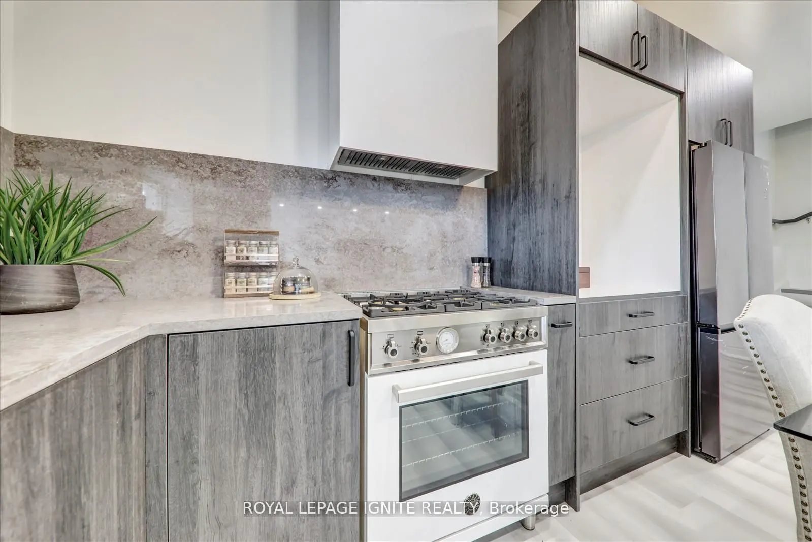 1072 Foxtail Crescent
