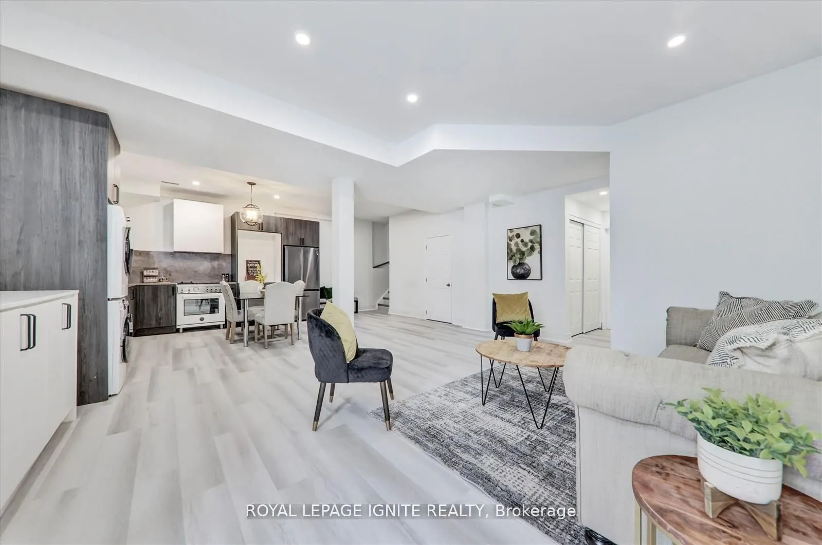 1072 Foxtail Crescent