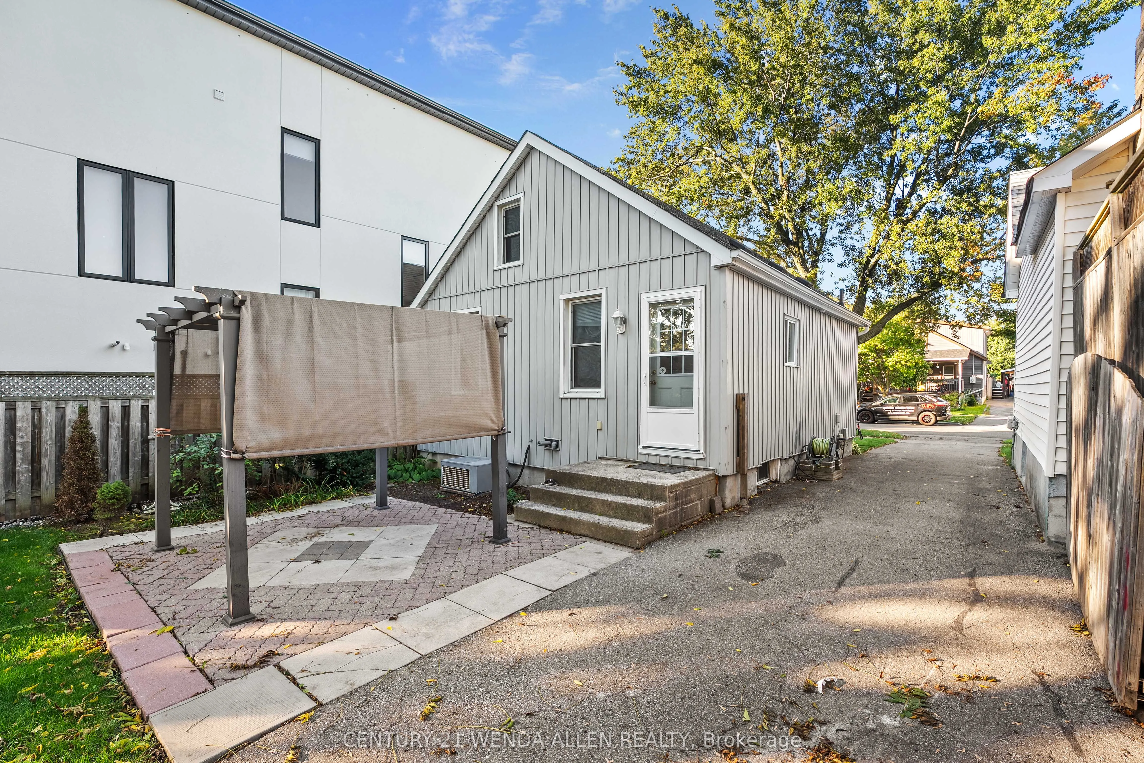 73 Montrave Avenue