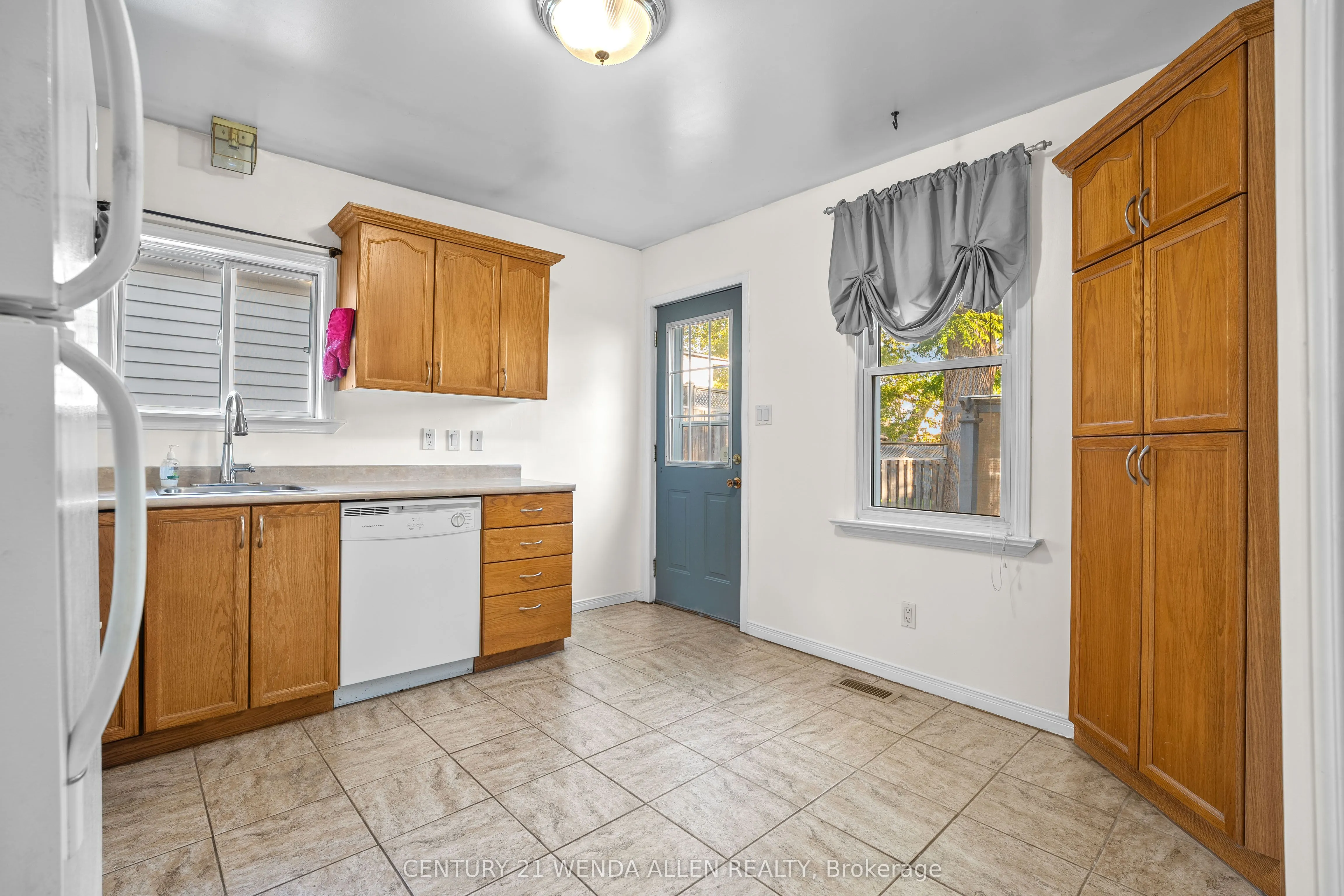 73 Montrave Avenue