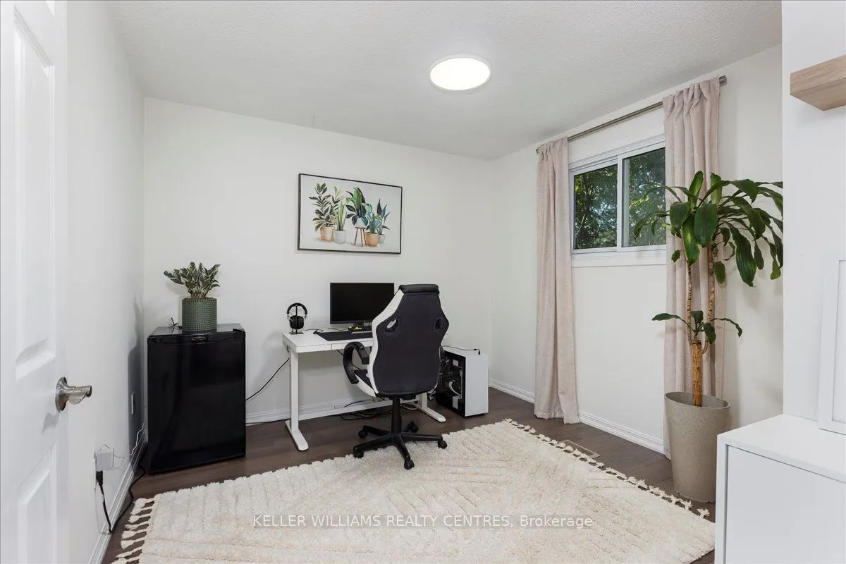 8 Fairbairn Court