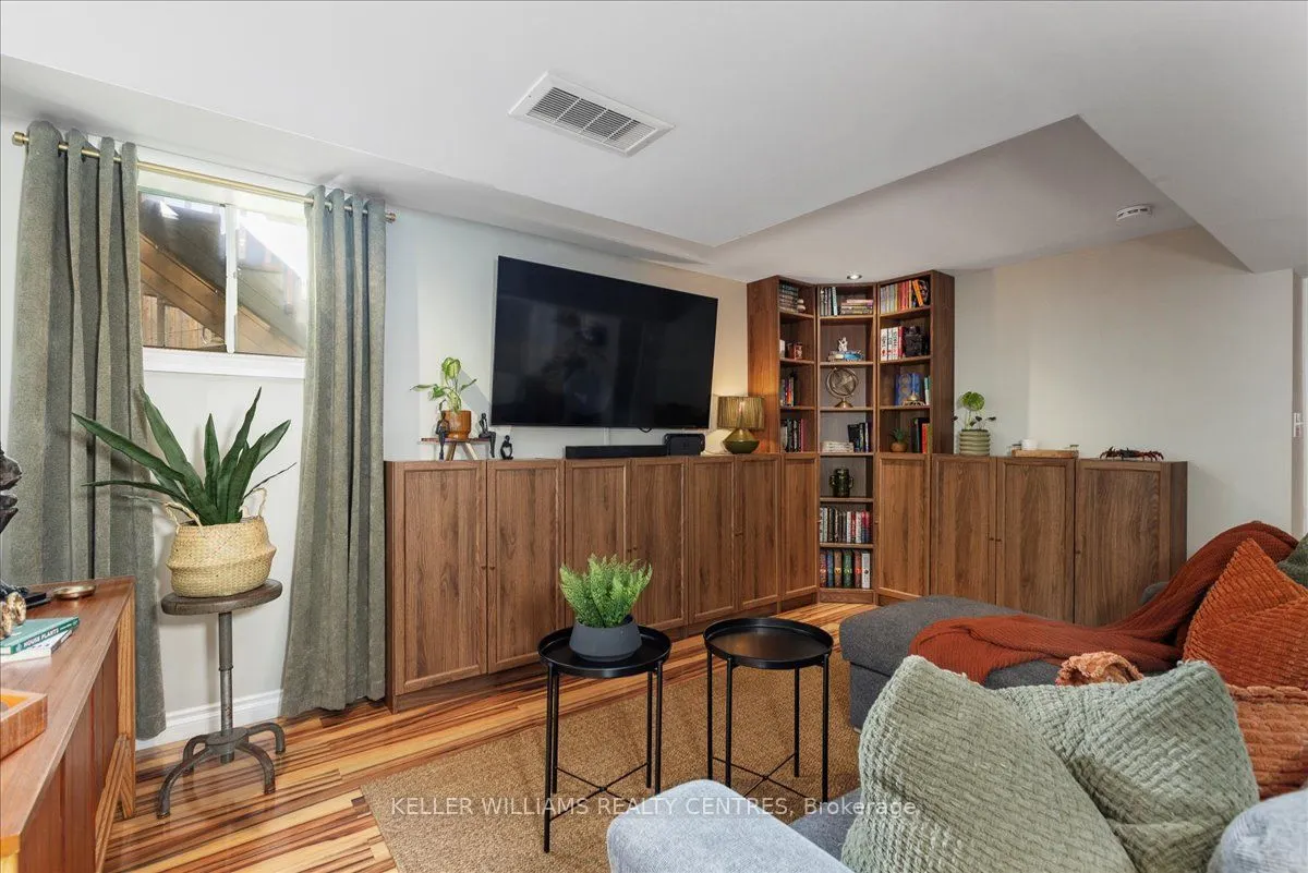 8 Fairbairn Court