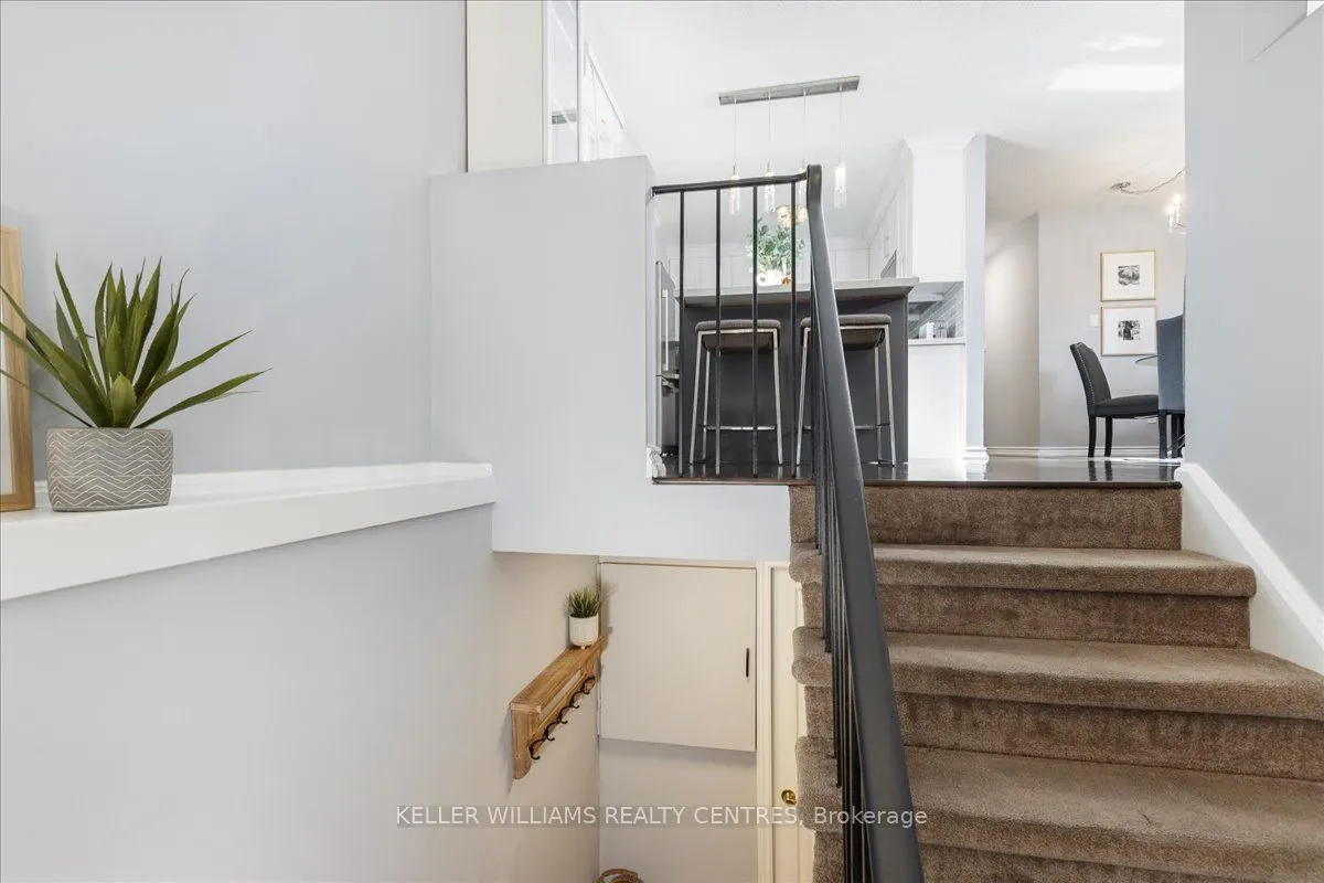 8 Fairbairn Court