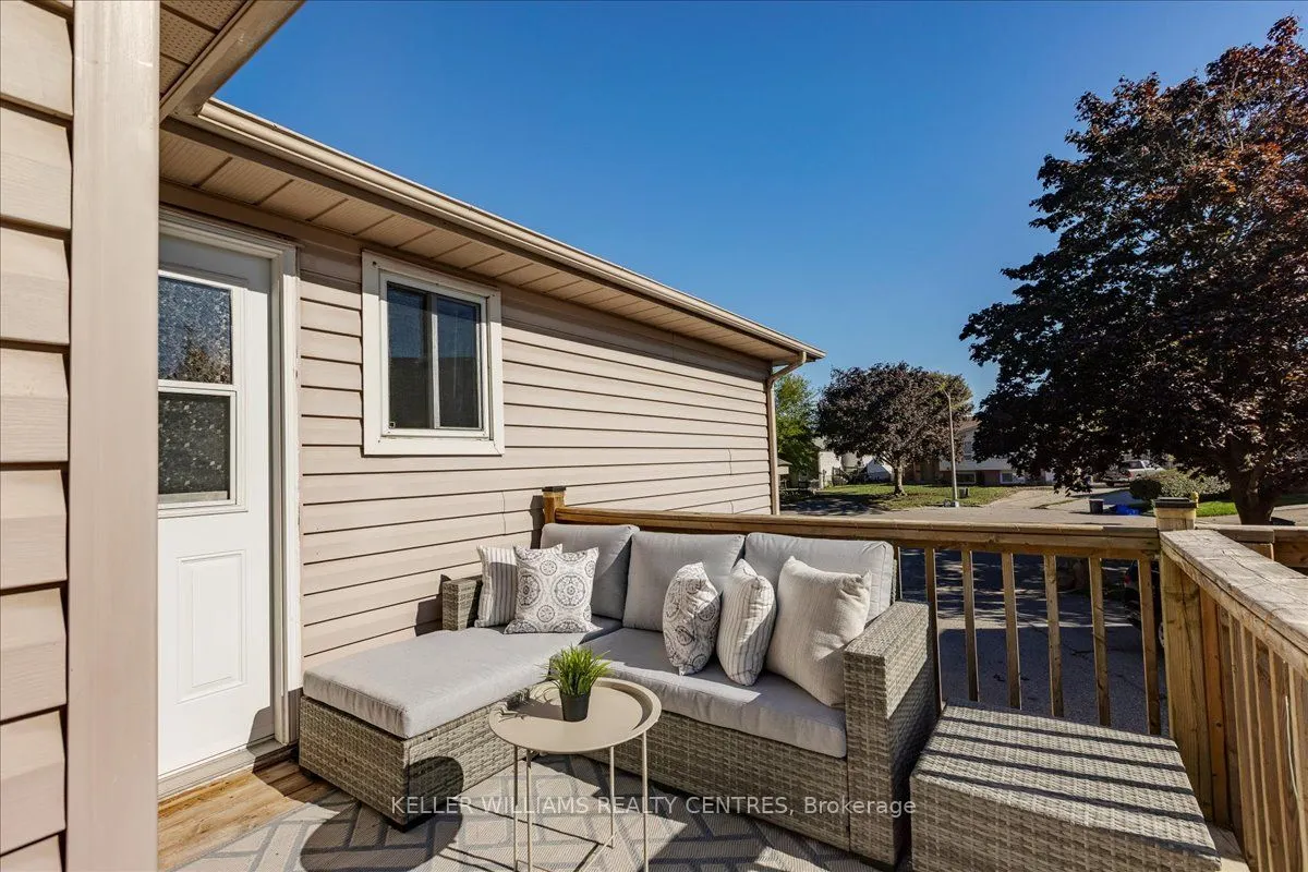 8 Fairbairn Court