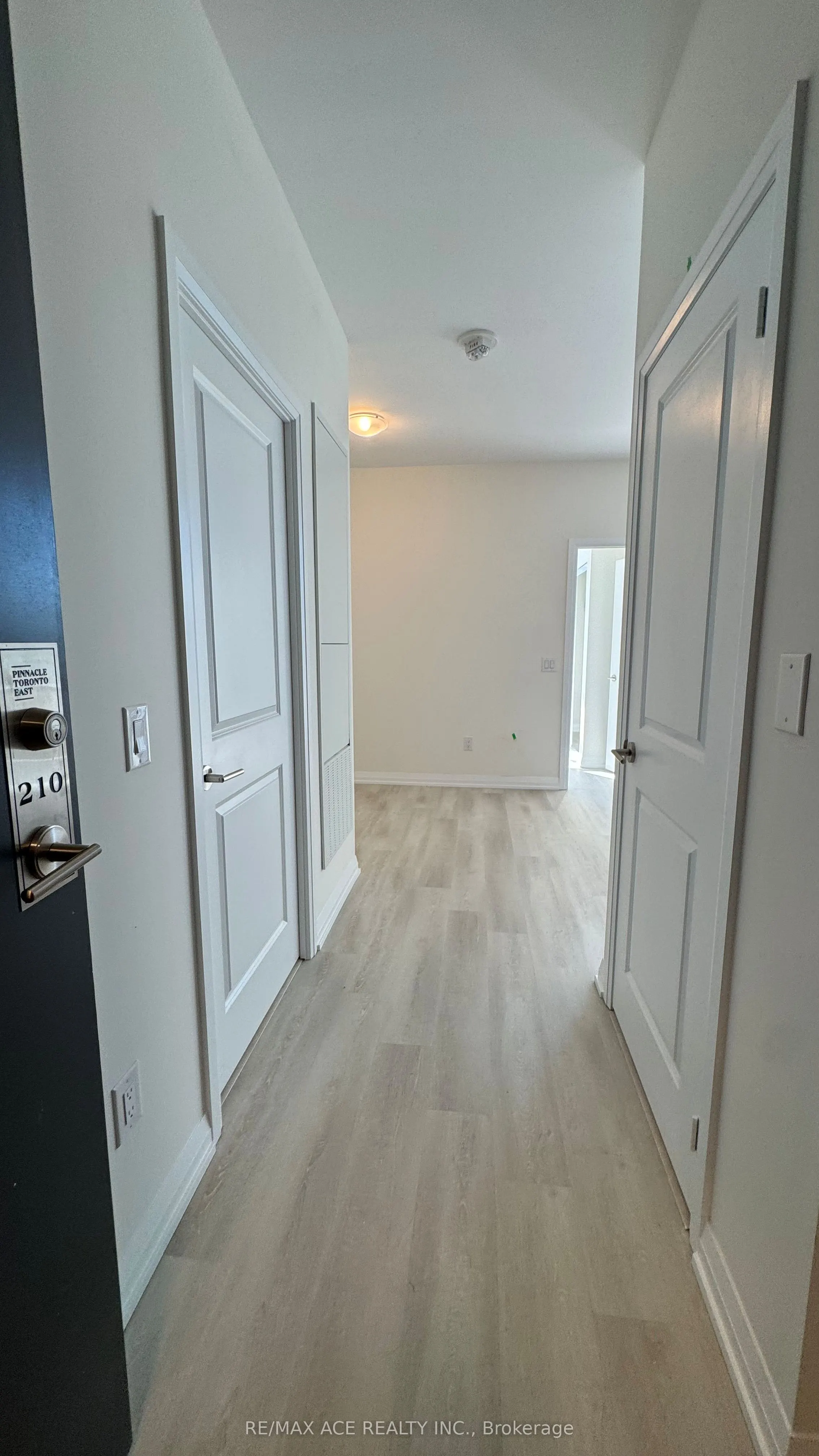 3260 Sheppard Avenue E, #210