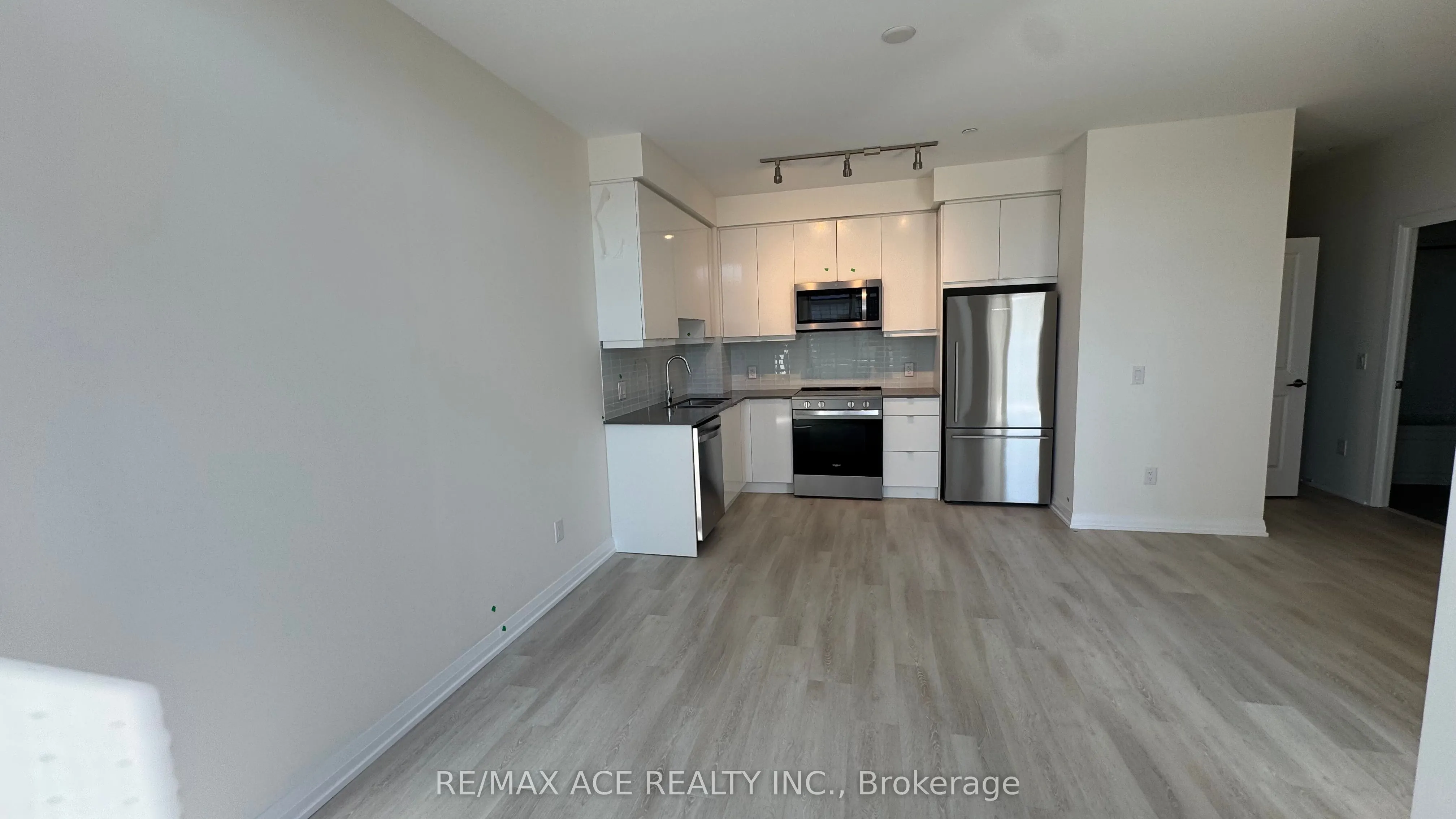 3260 Sheppard Avenue E, #210