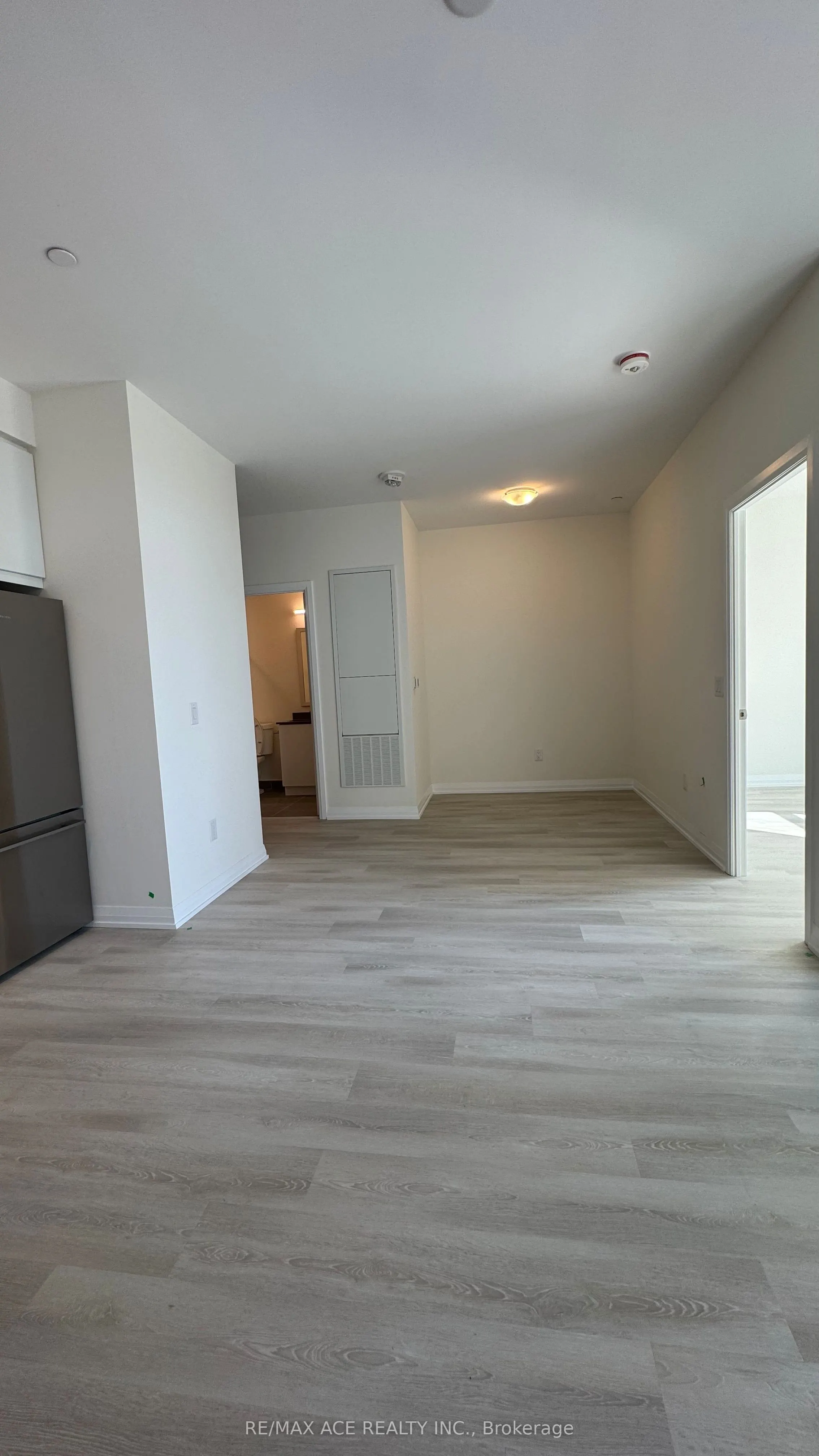 3260 Sheppard Avenue E, #210