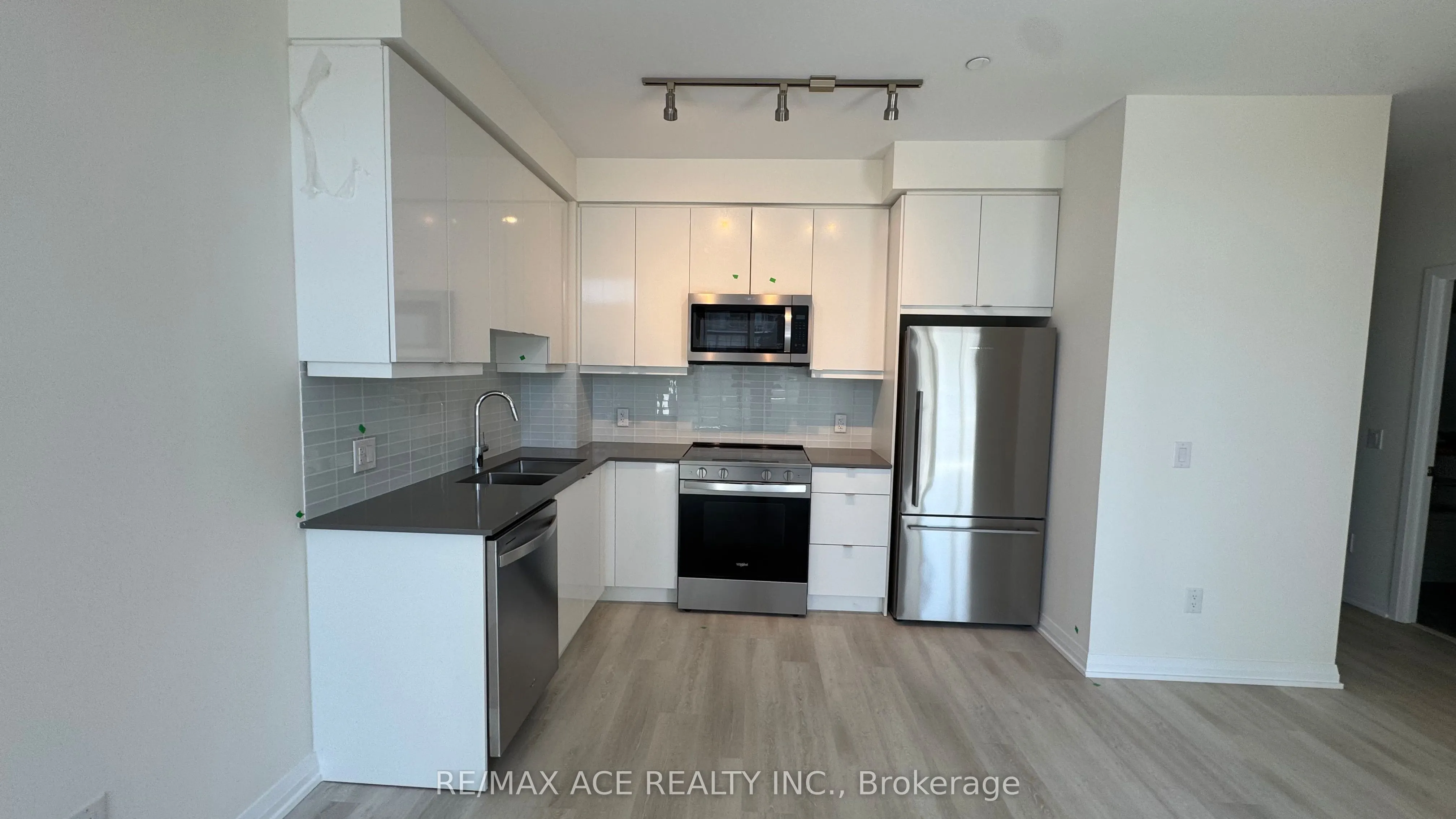 3260 Sheppard Avenue E, #210