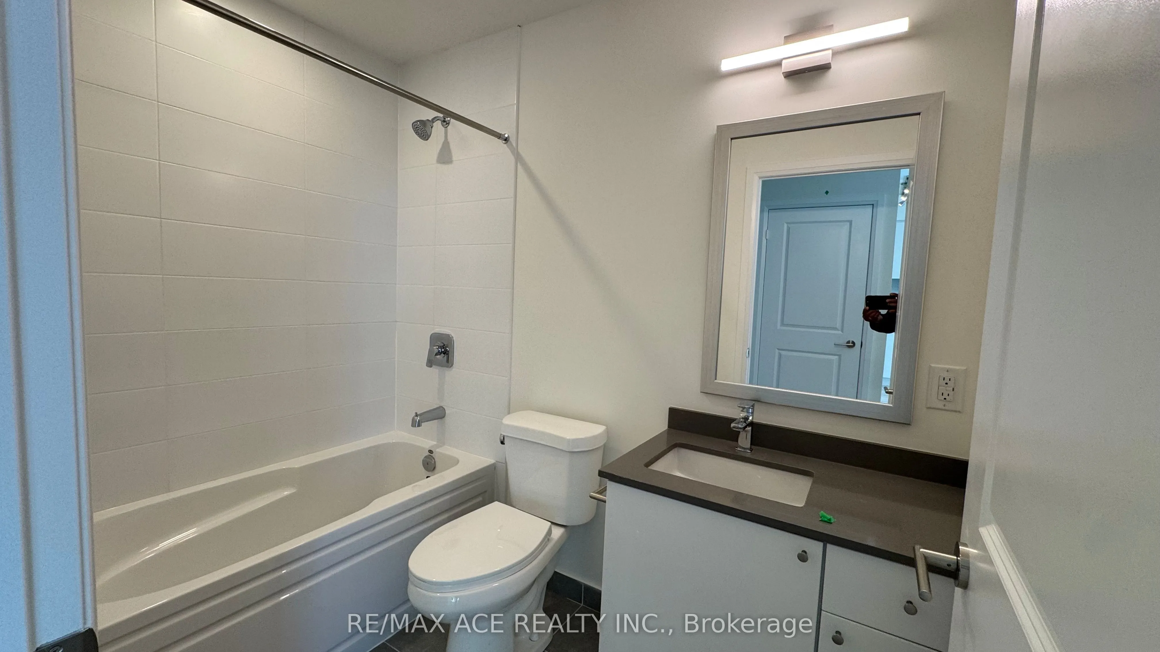 3260 Sheppard Avenue E, #210