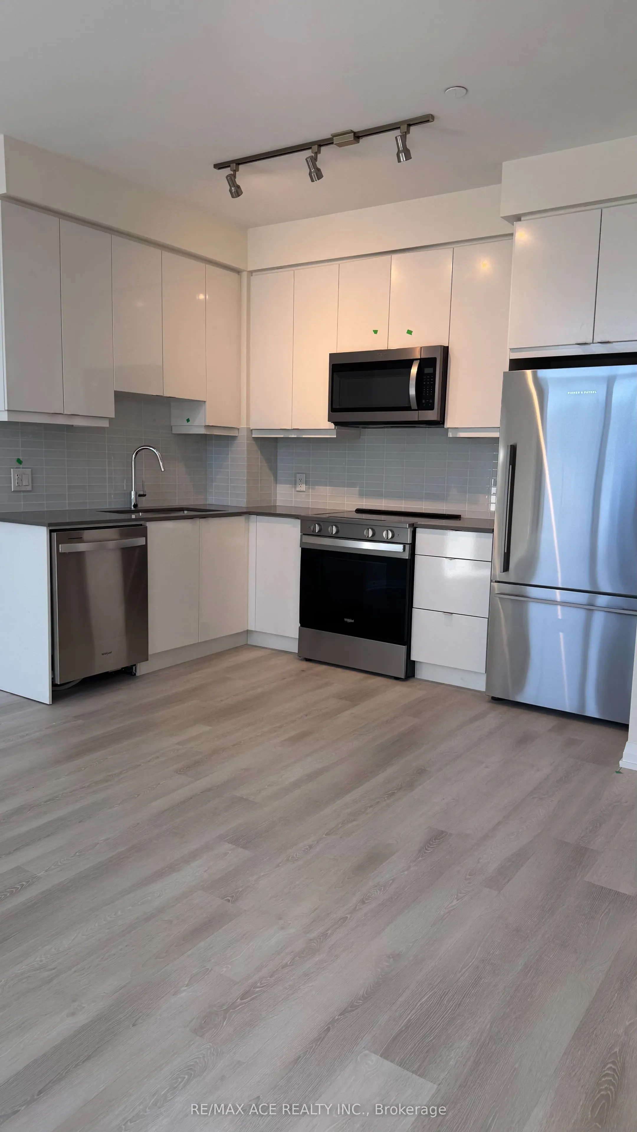 3260 Sheppard Avenue E, #210
