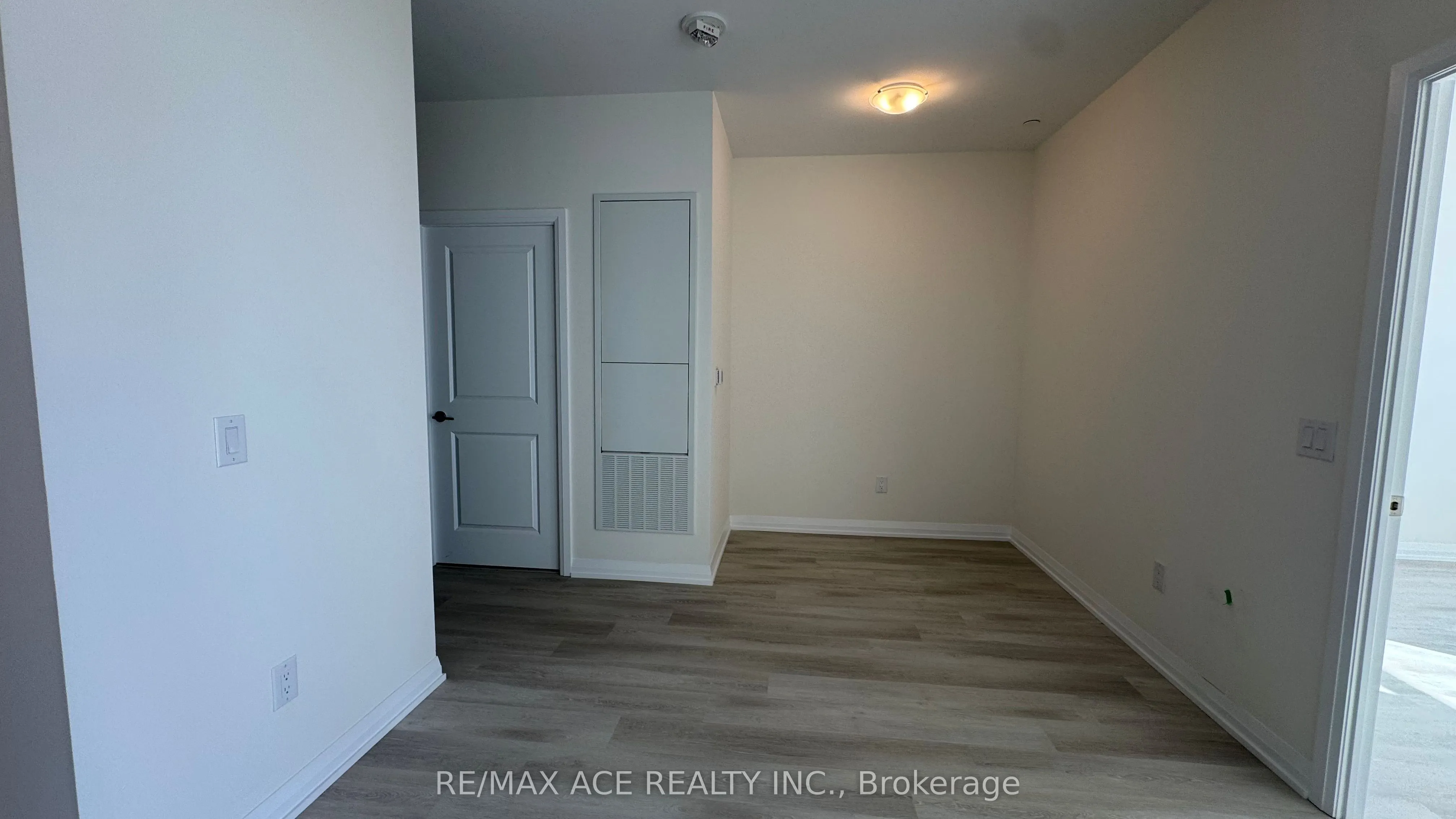 3260 Sheppard Avenue E, #210