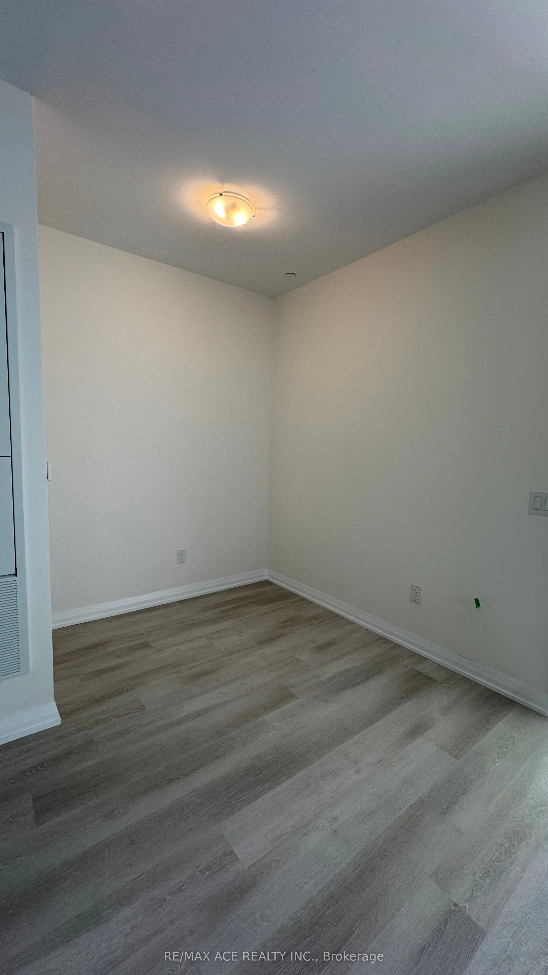 3260 Sheppard Avenue E, #210