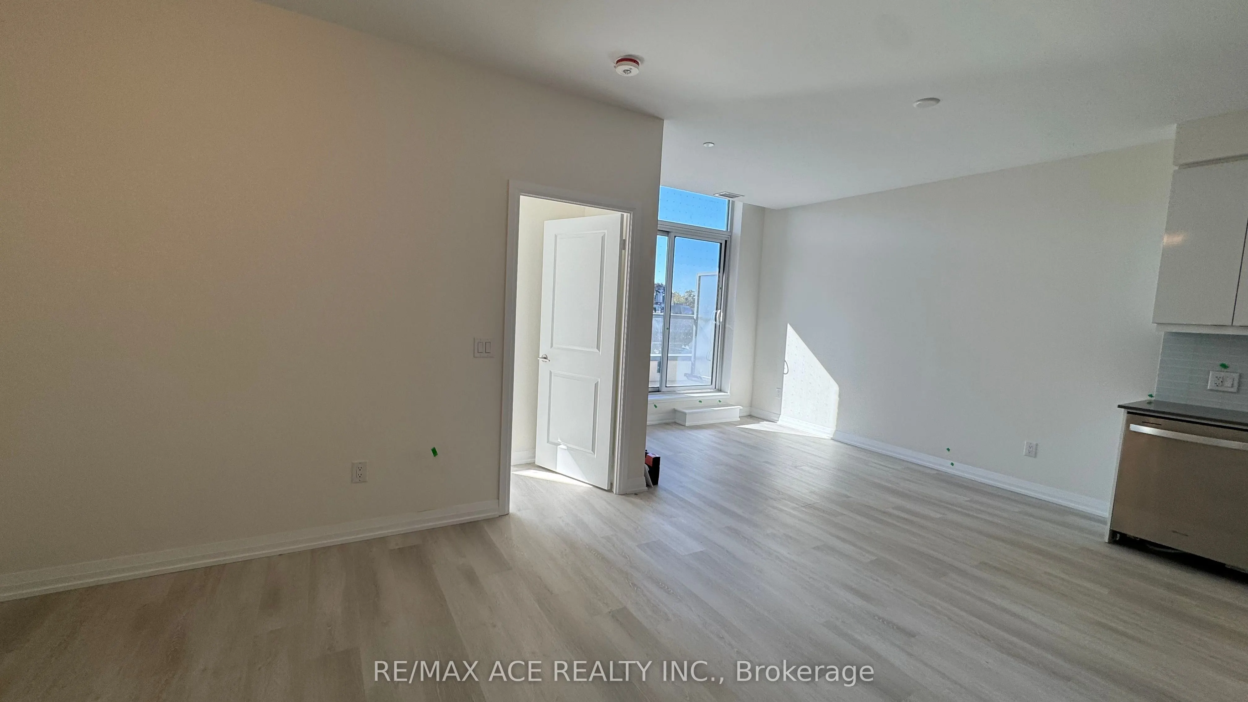 3260 Sheppard Avenue E, #210