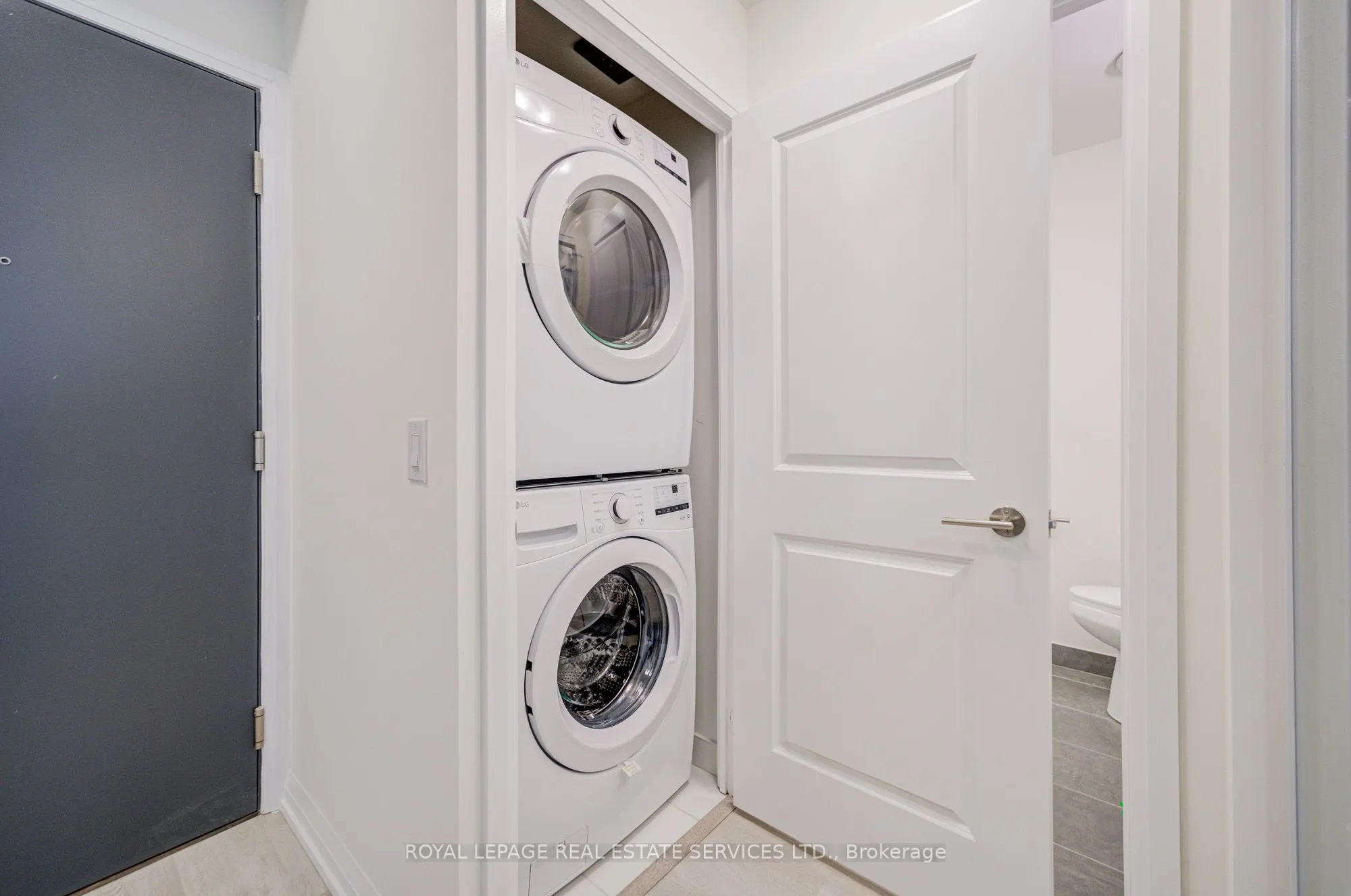 3260 Sheppard Avenue E, #404
