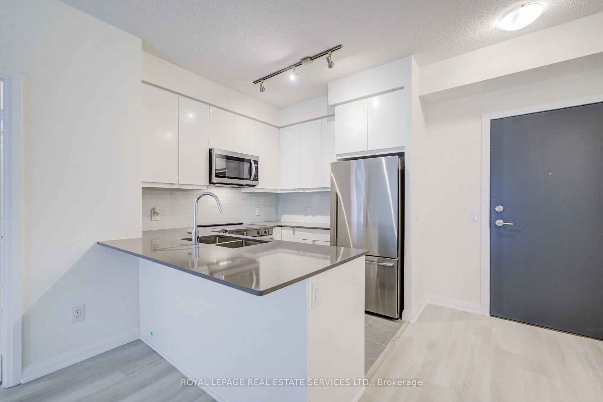 3260 Sheppard Avenue E, #404