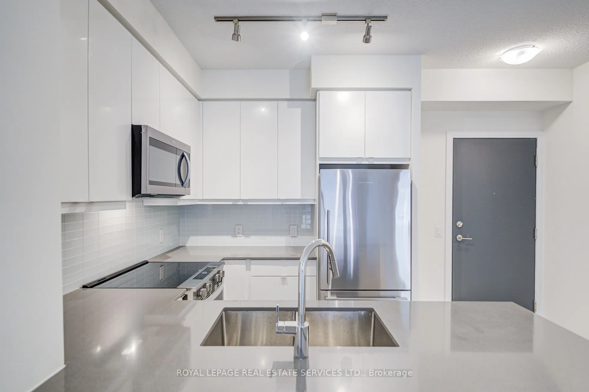 3260 Sheppard Avenue E, #404