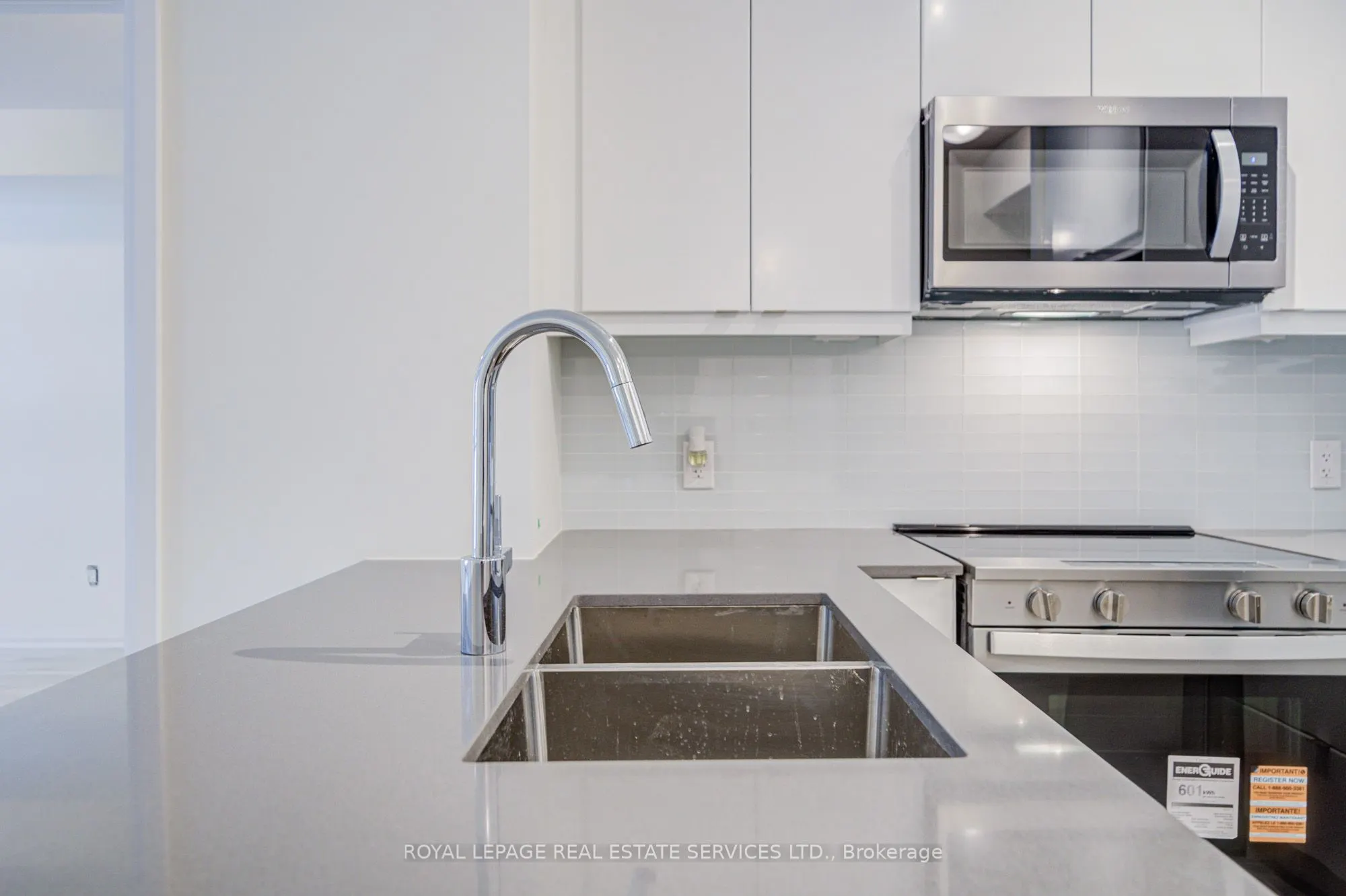 3260 Sheppard Avenue E, #404