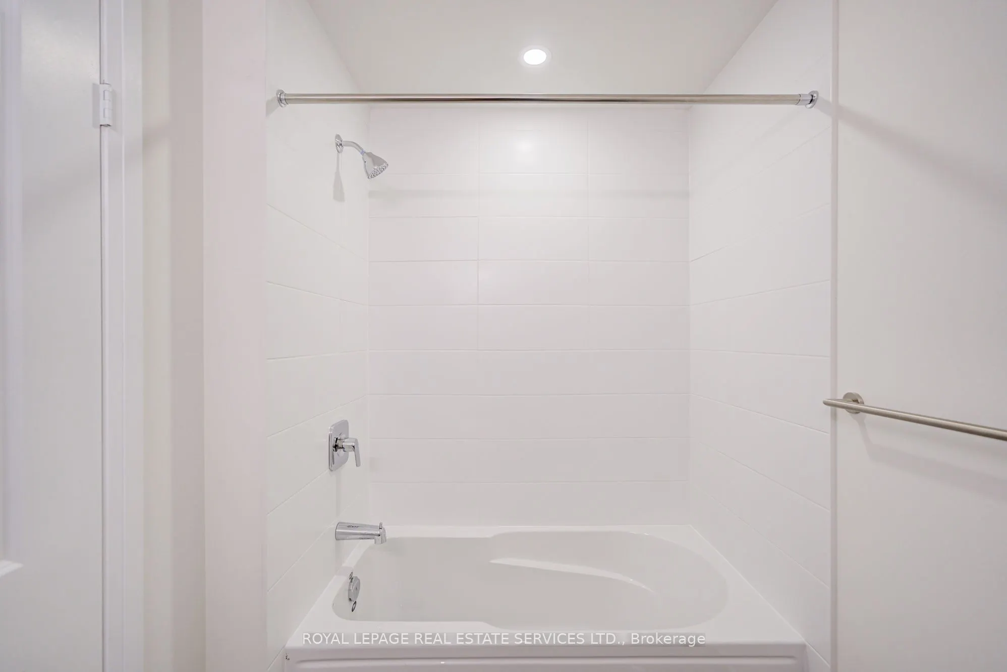 3260 Sheppard Avenue E, #404