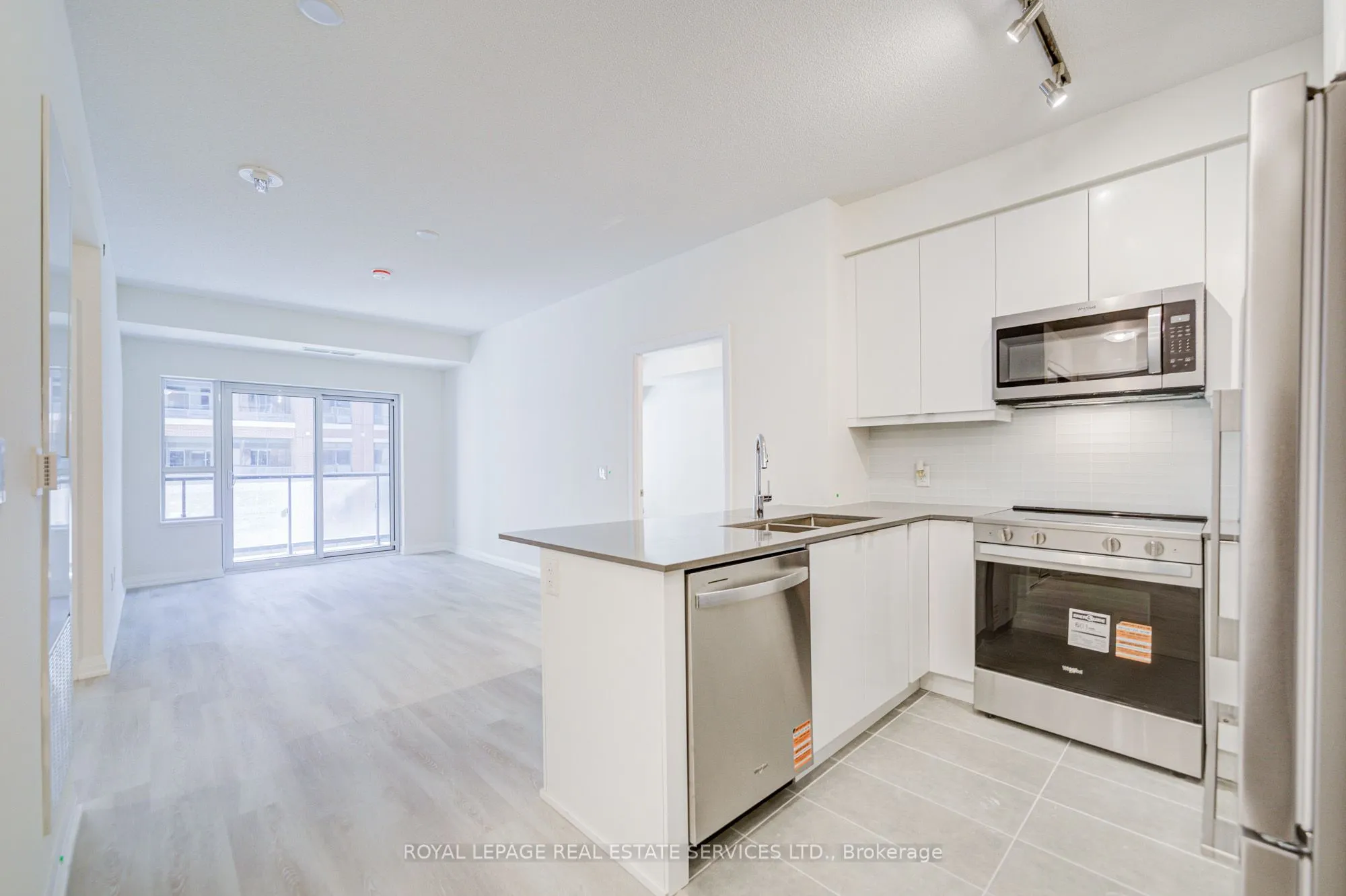 3260 Sheppard Avenue E, #404