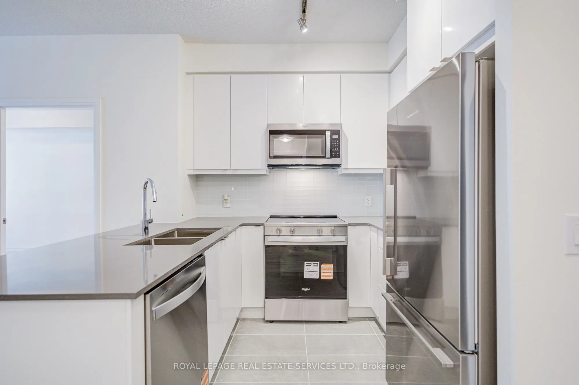 3260 Sheppard Avenue E, #404