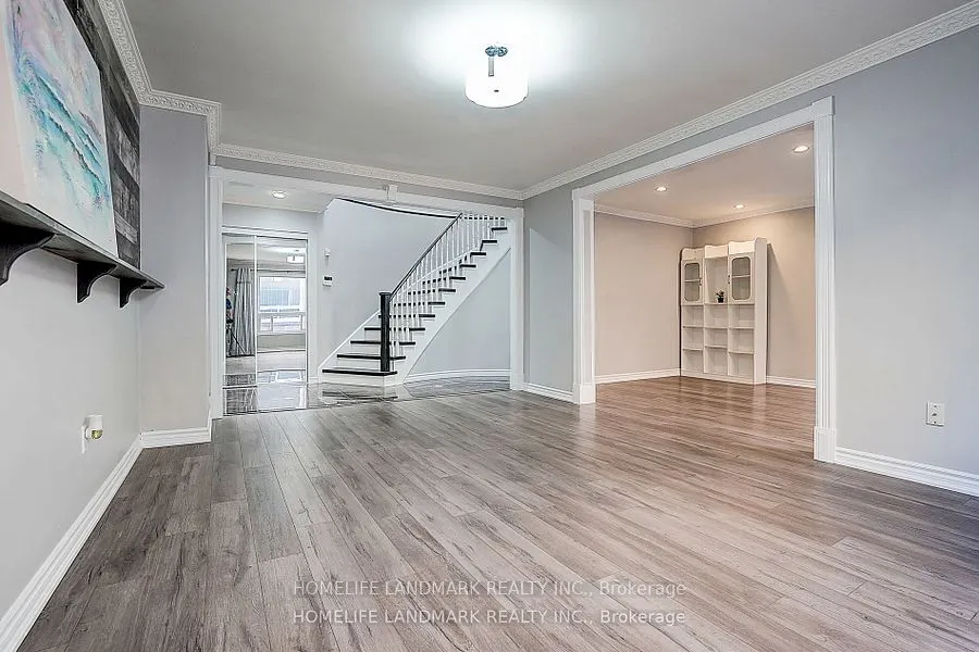 15 Saintsbury Square