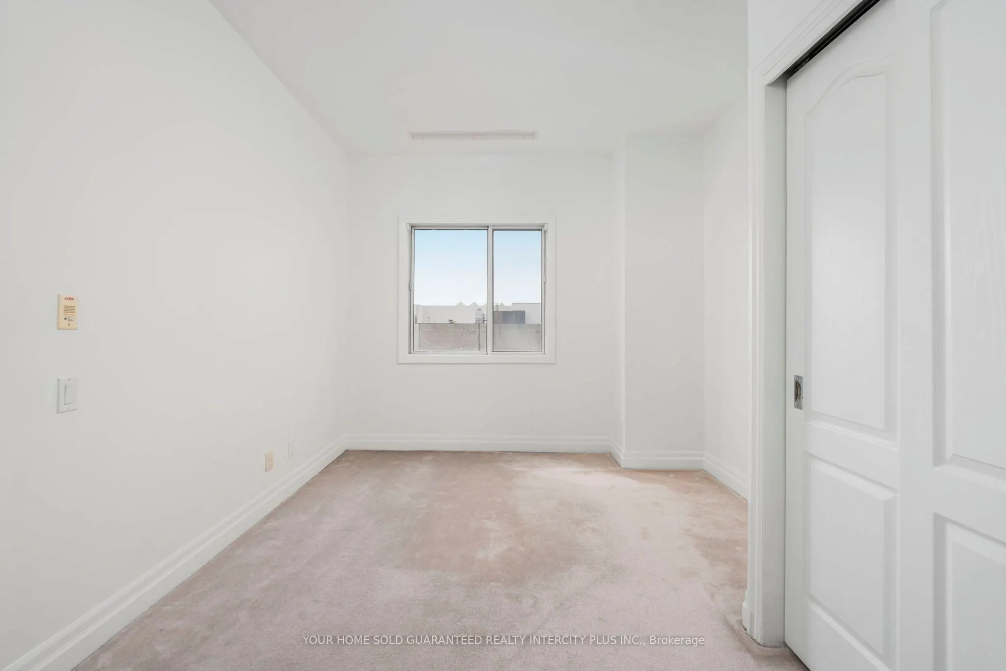 44 Bond Street W, #907