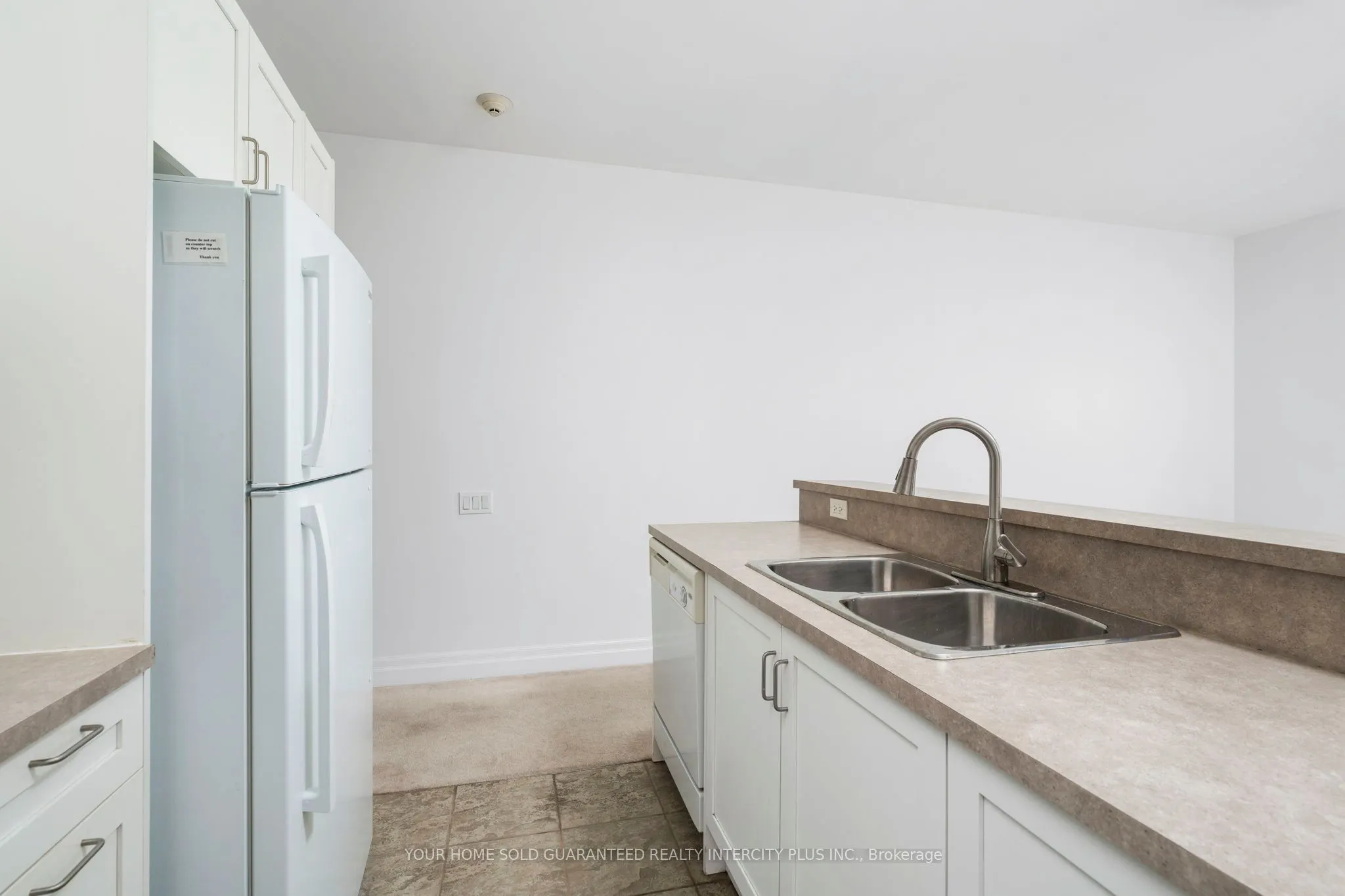 44 Bond Street W, #907