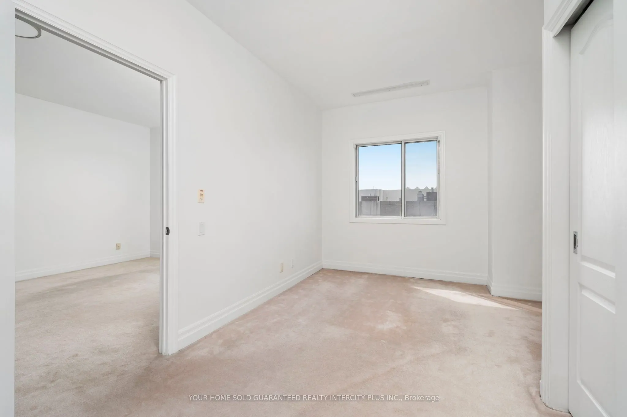 44 Bond Street W, #907