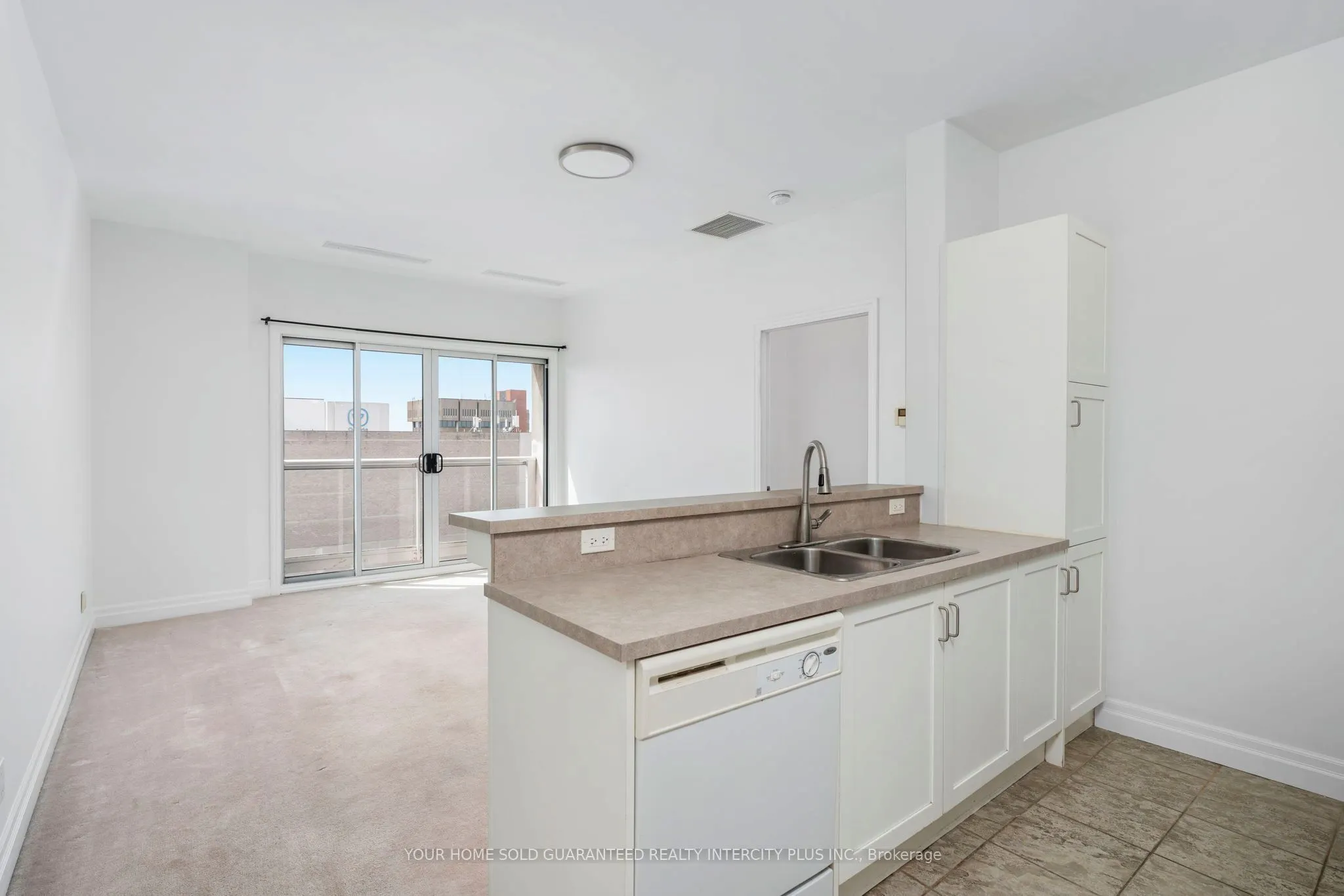 44 Bond Street W, #907