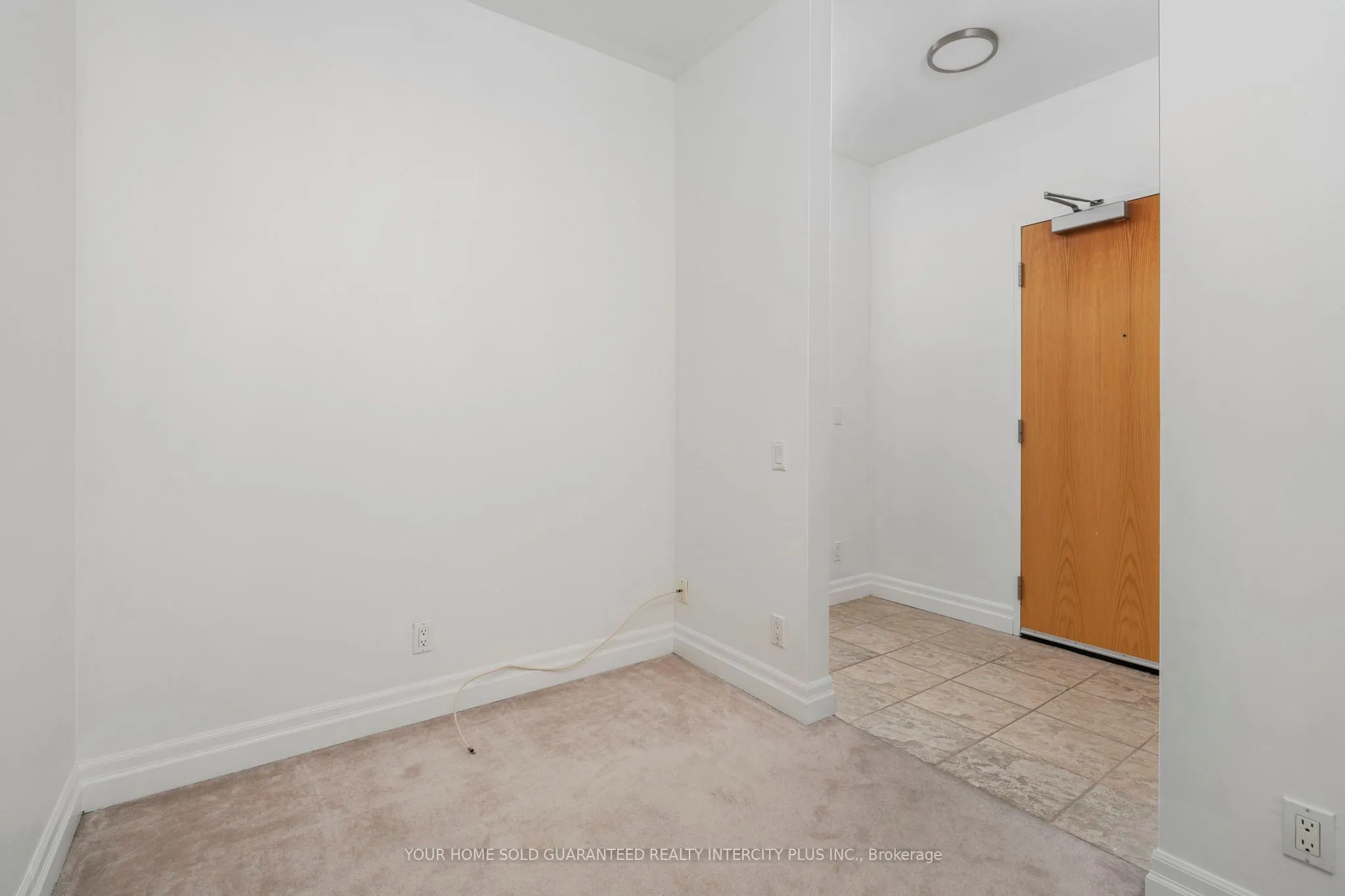 44 Bond Street W, #907