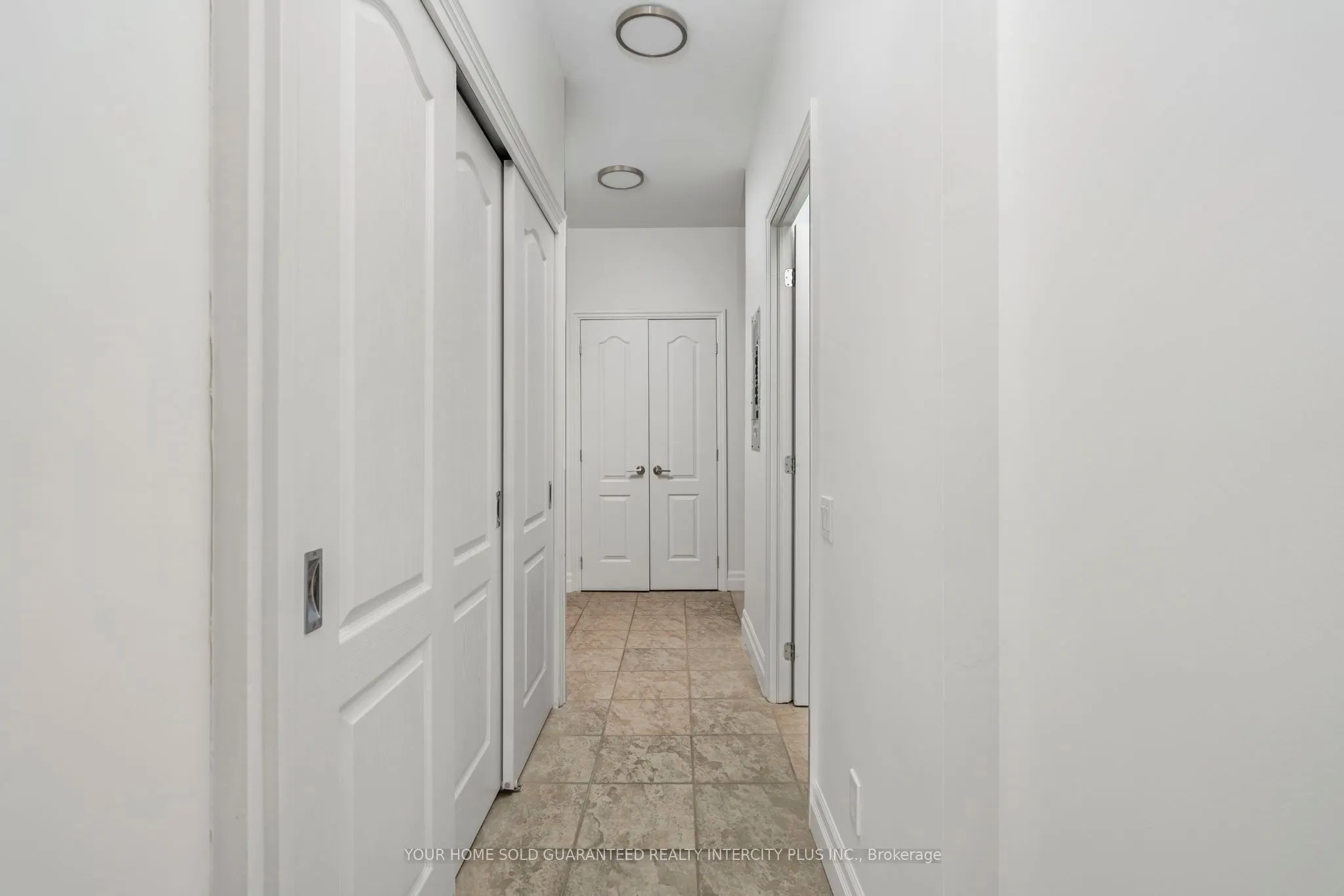 44 Bond Street W, #907