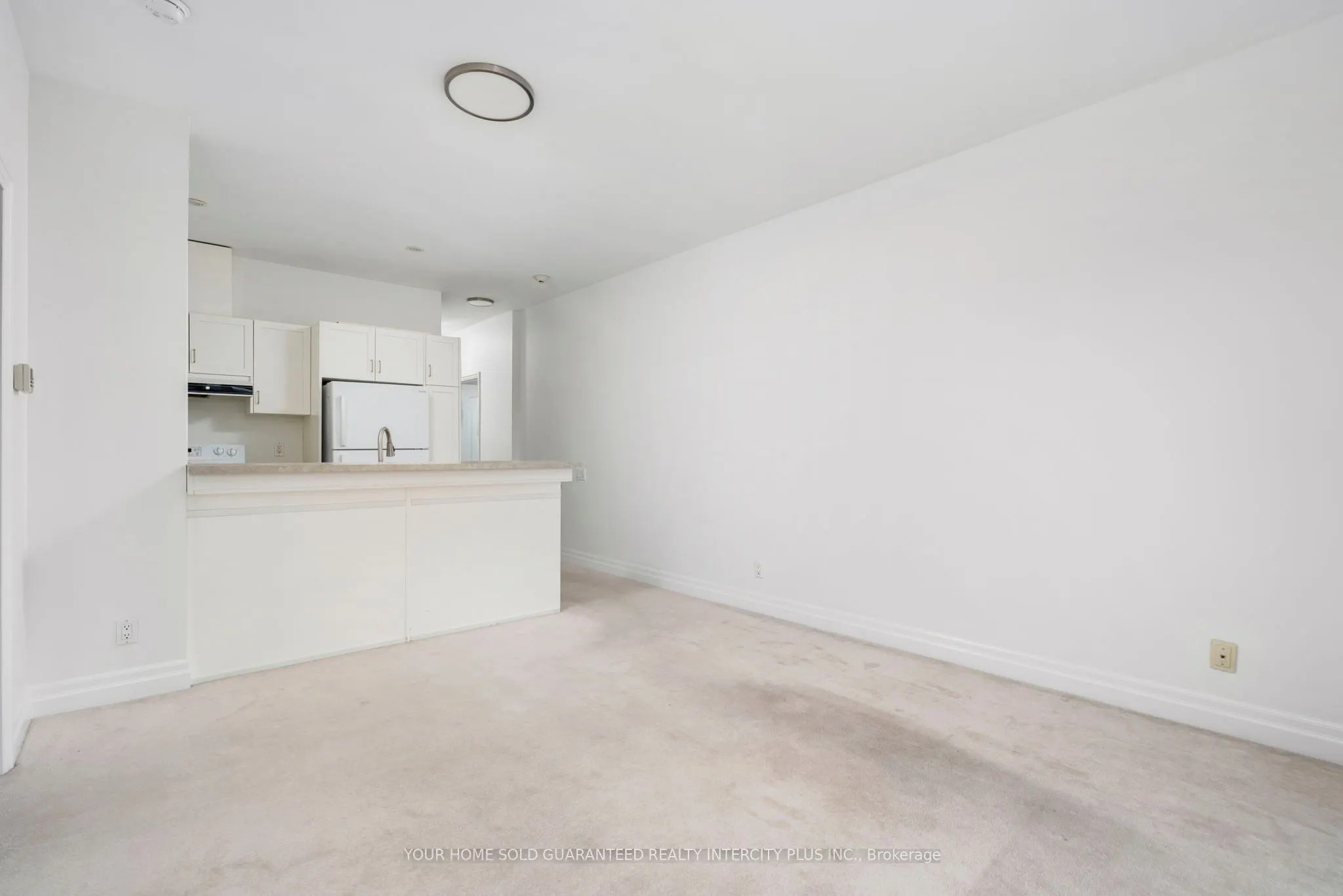 44 Bond Street W, #907