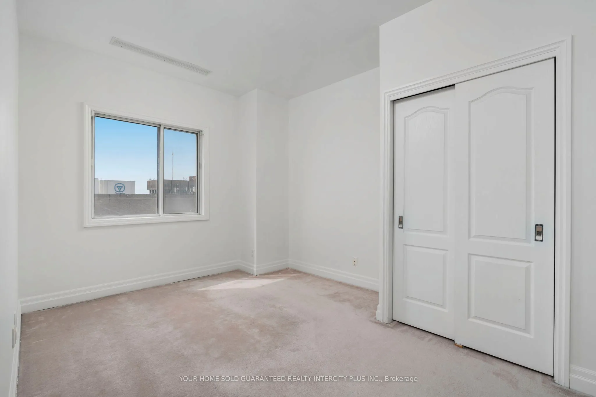 44 Bond Street W, #907