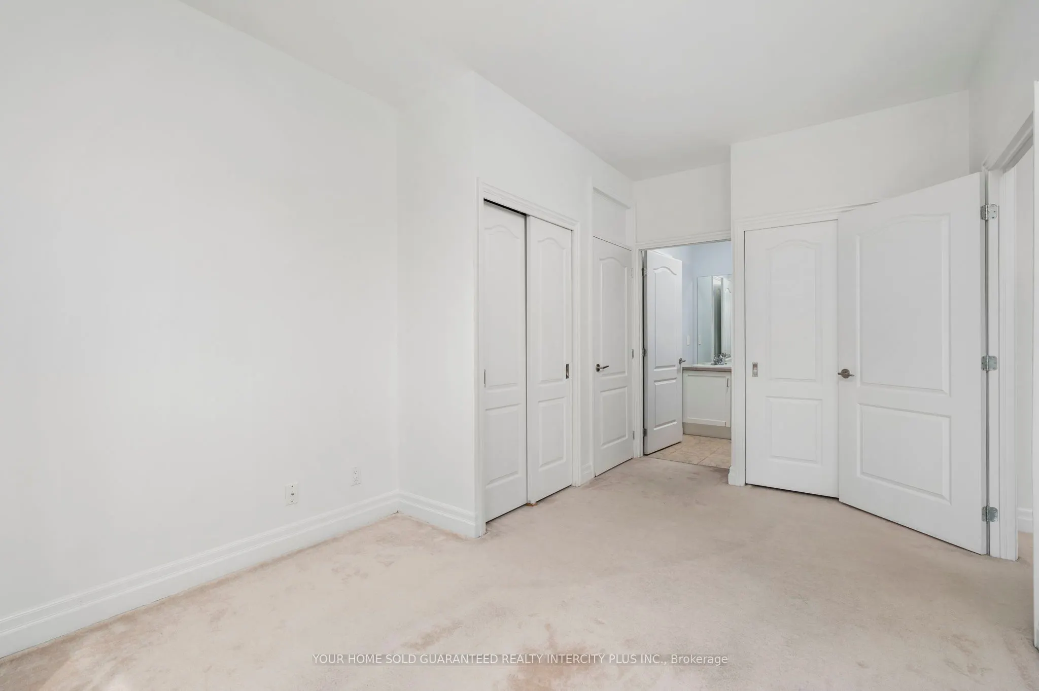 44 Bond Street W, #907
