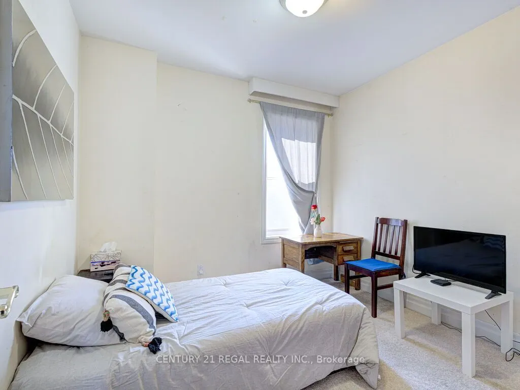 11 Midburn Avenue