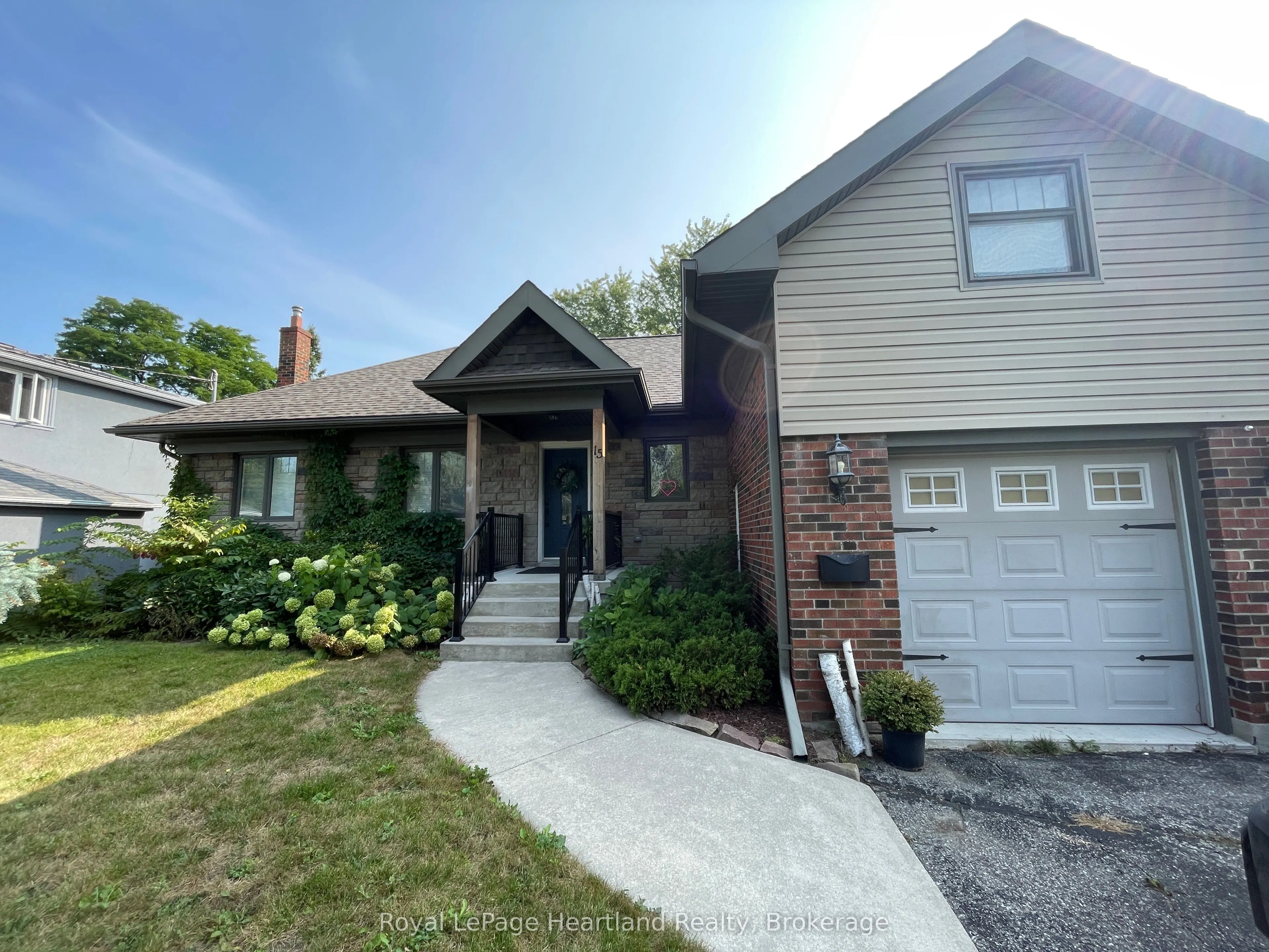 15 SCARBOROUGH HEIGHTS Boulevard