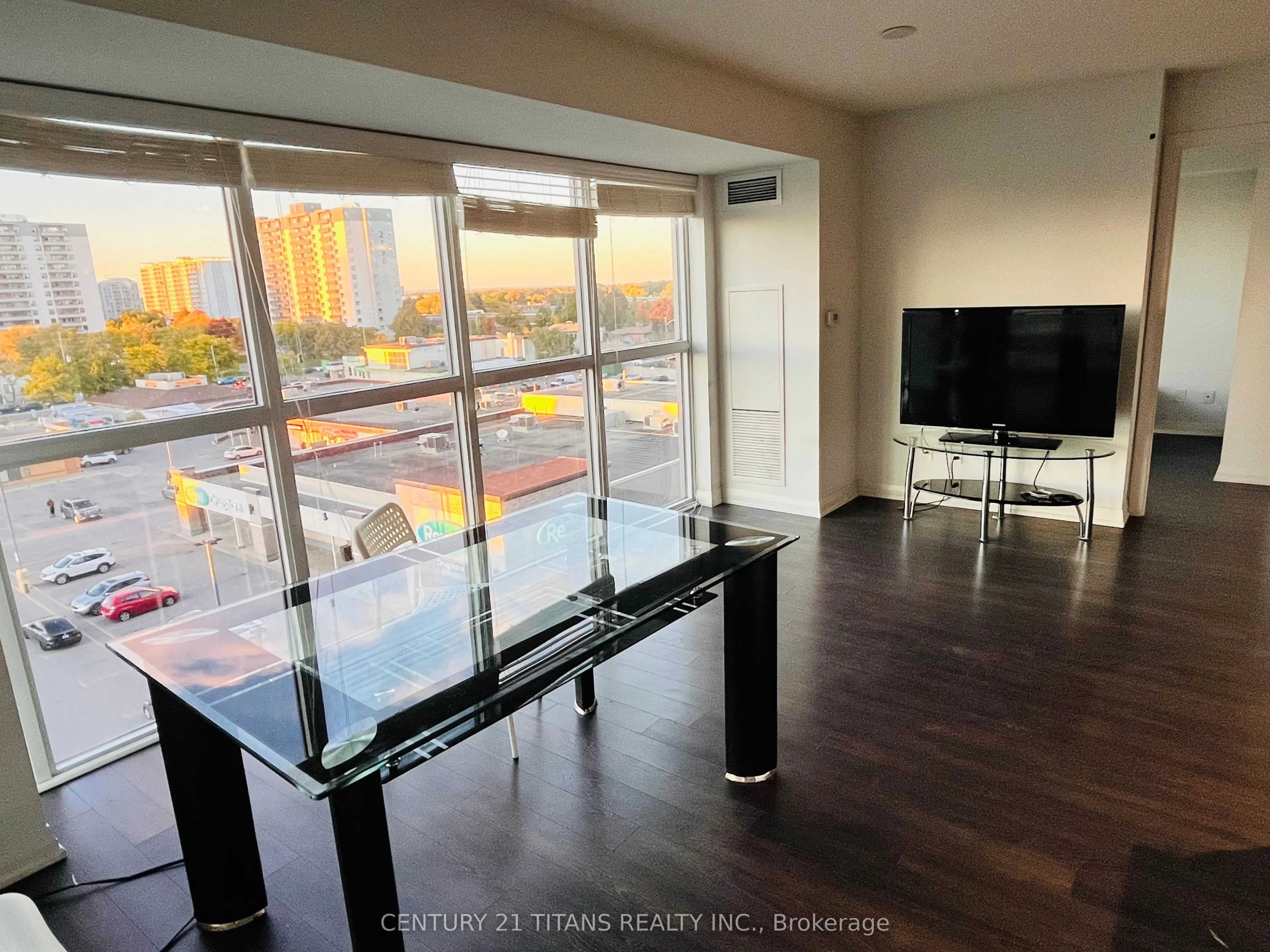 30 Meadowglen Place, #612