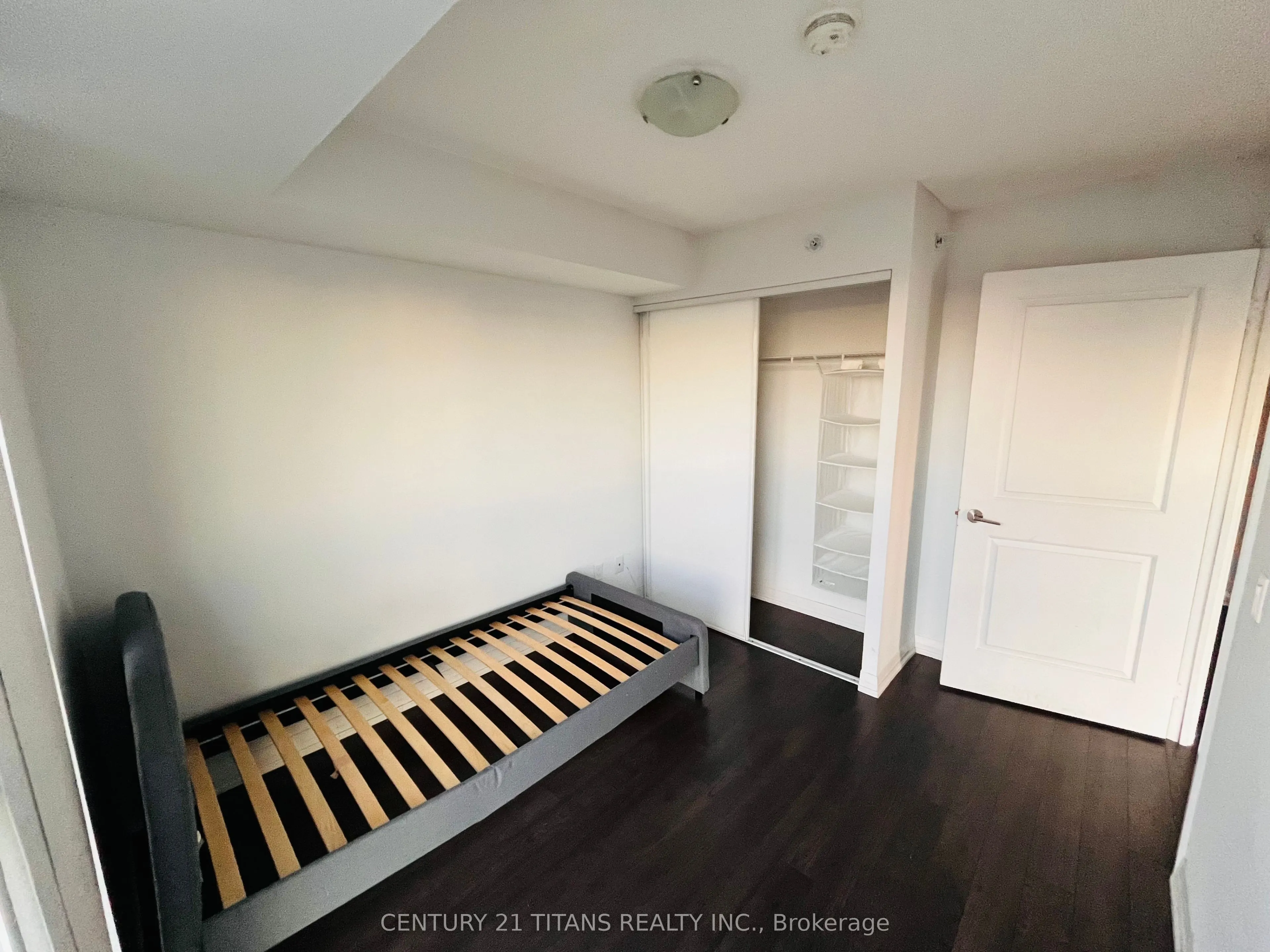 30 Meadowglen Place, #612