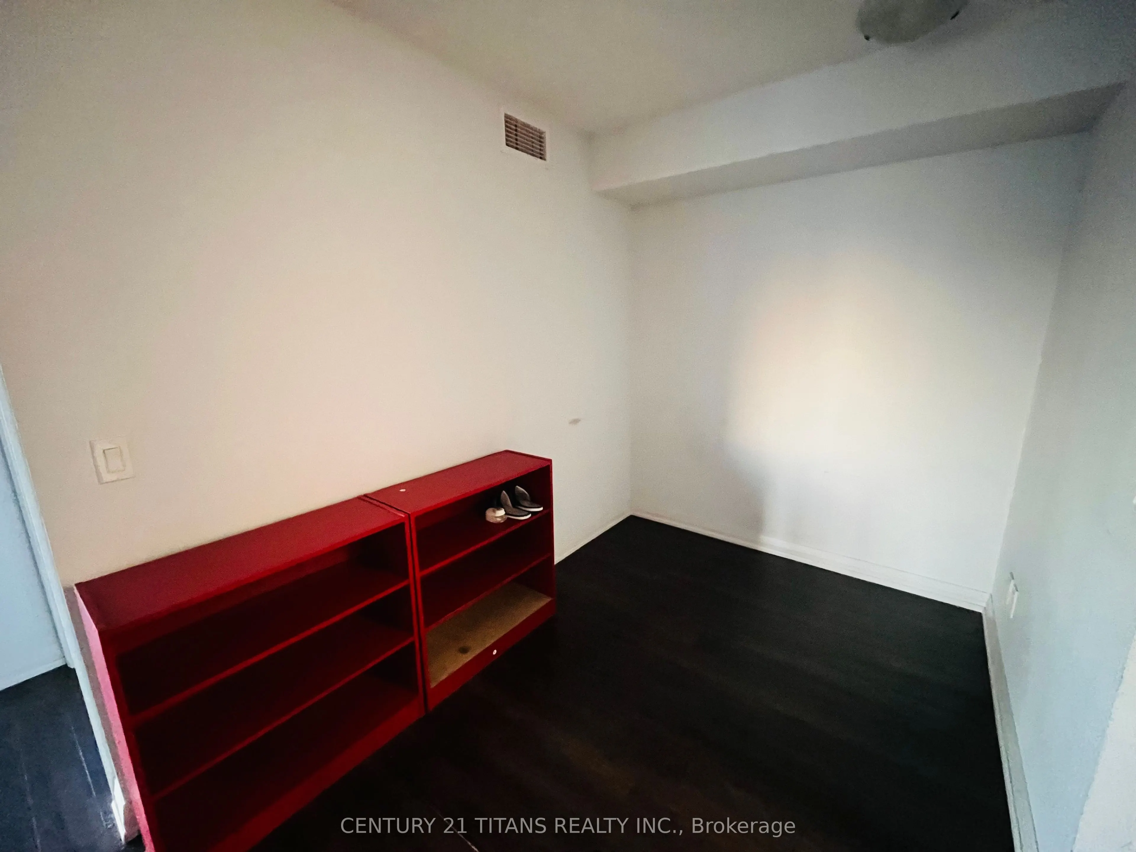 30 Meadowglen Place, #612