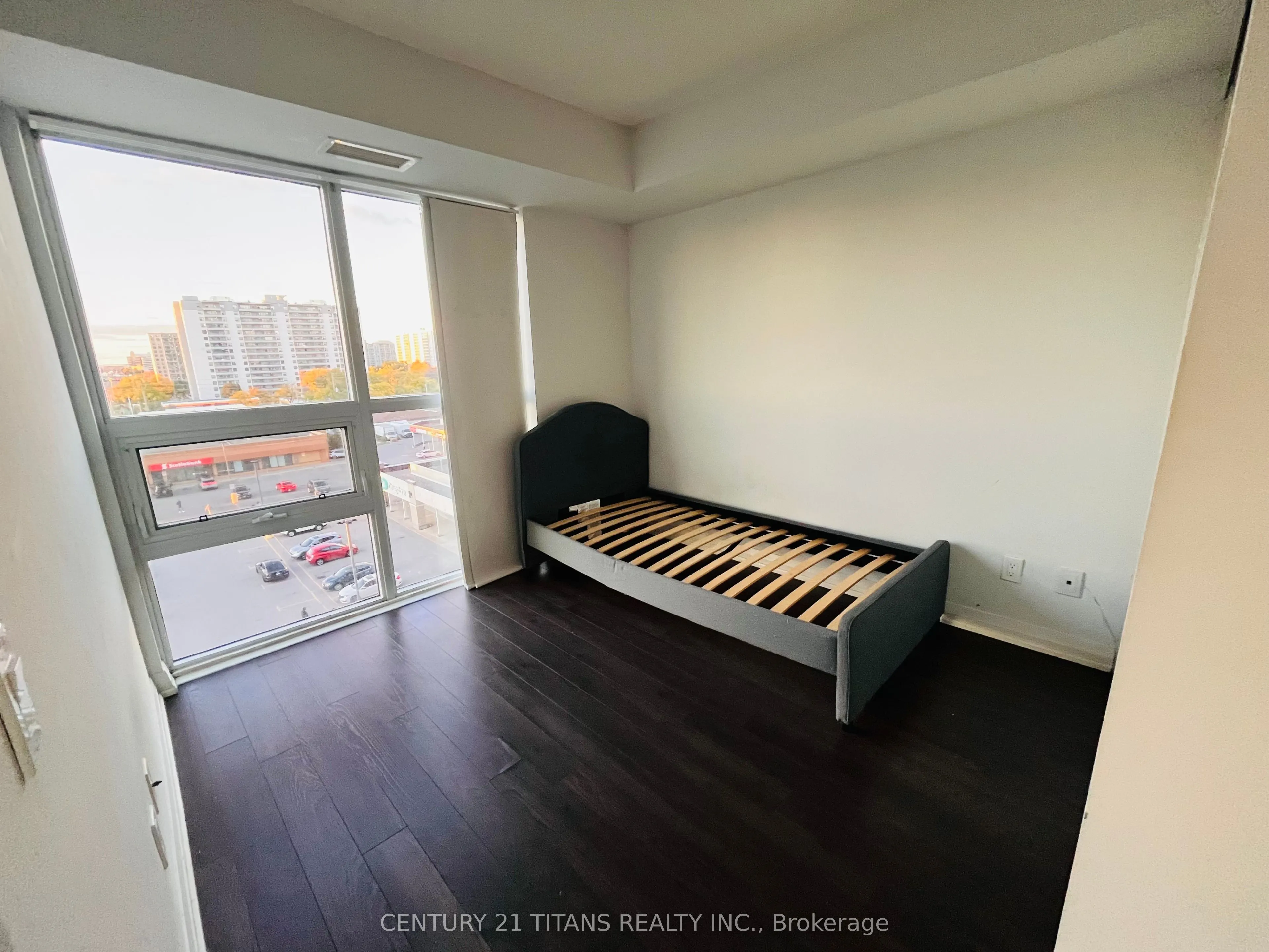 30 Meadowglen Place, #612