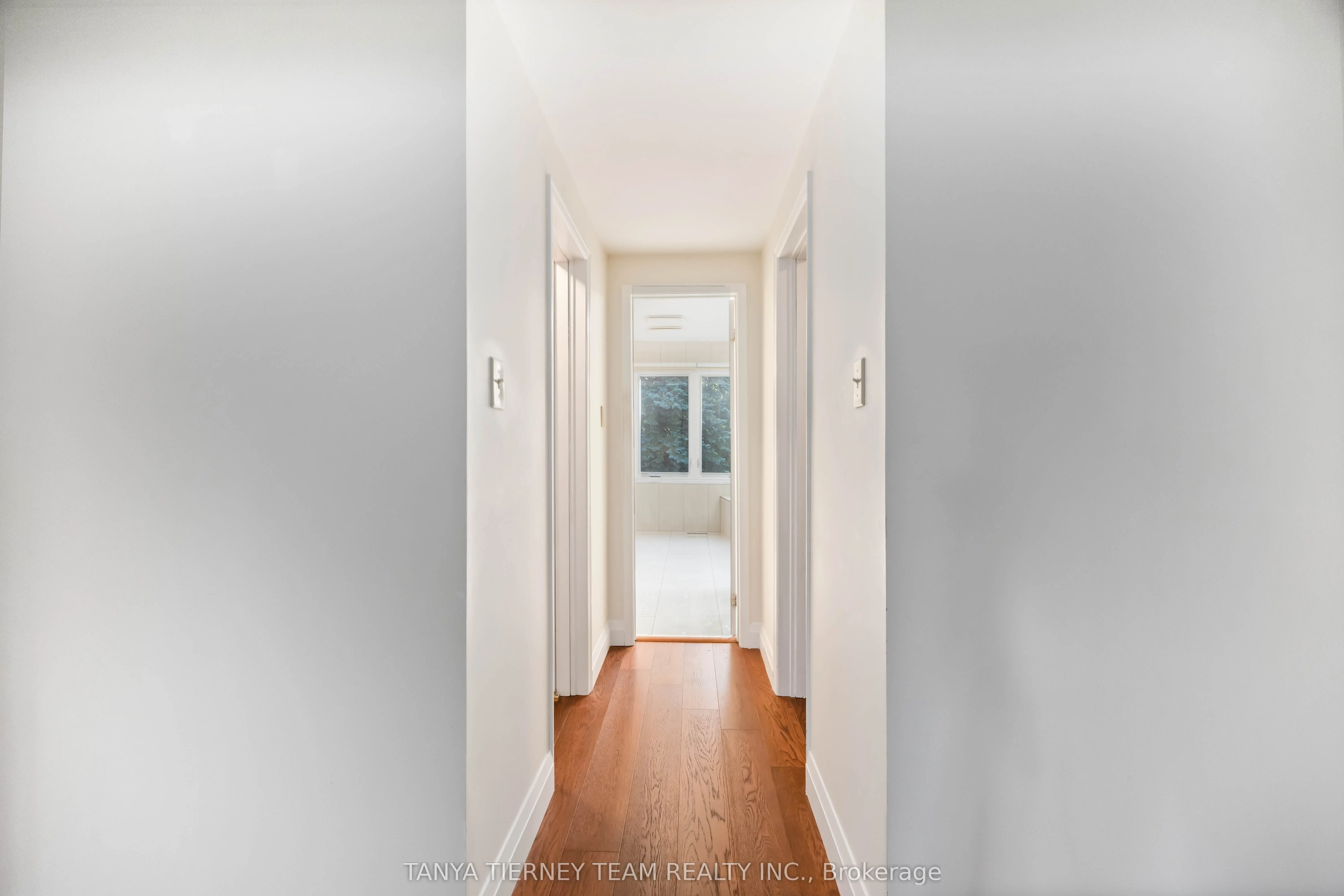 6 Lyndhurst Crescent