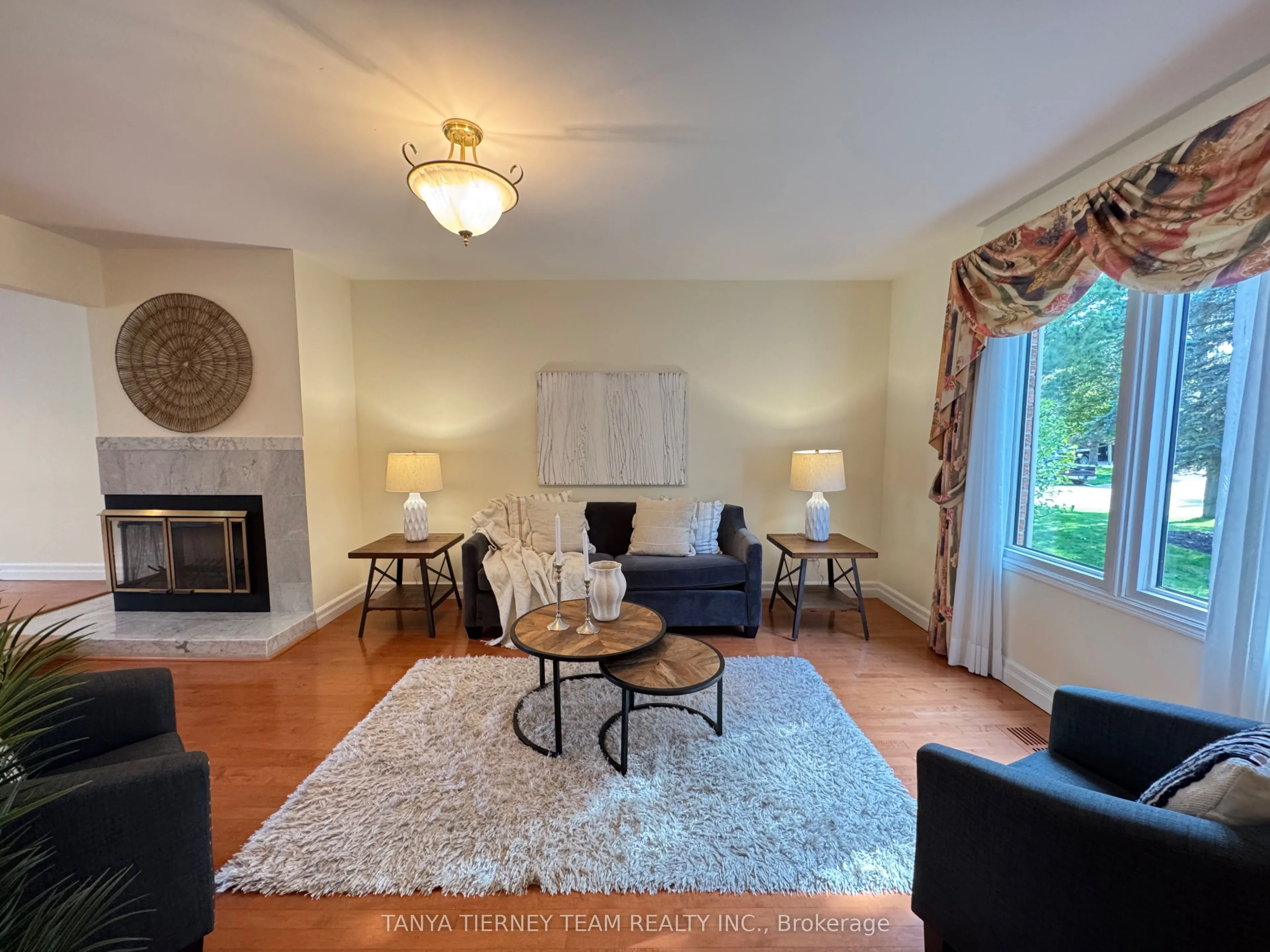 6 Lyndhurst Crescent