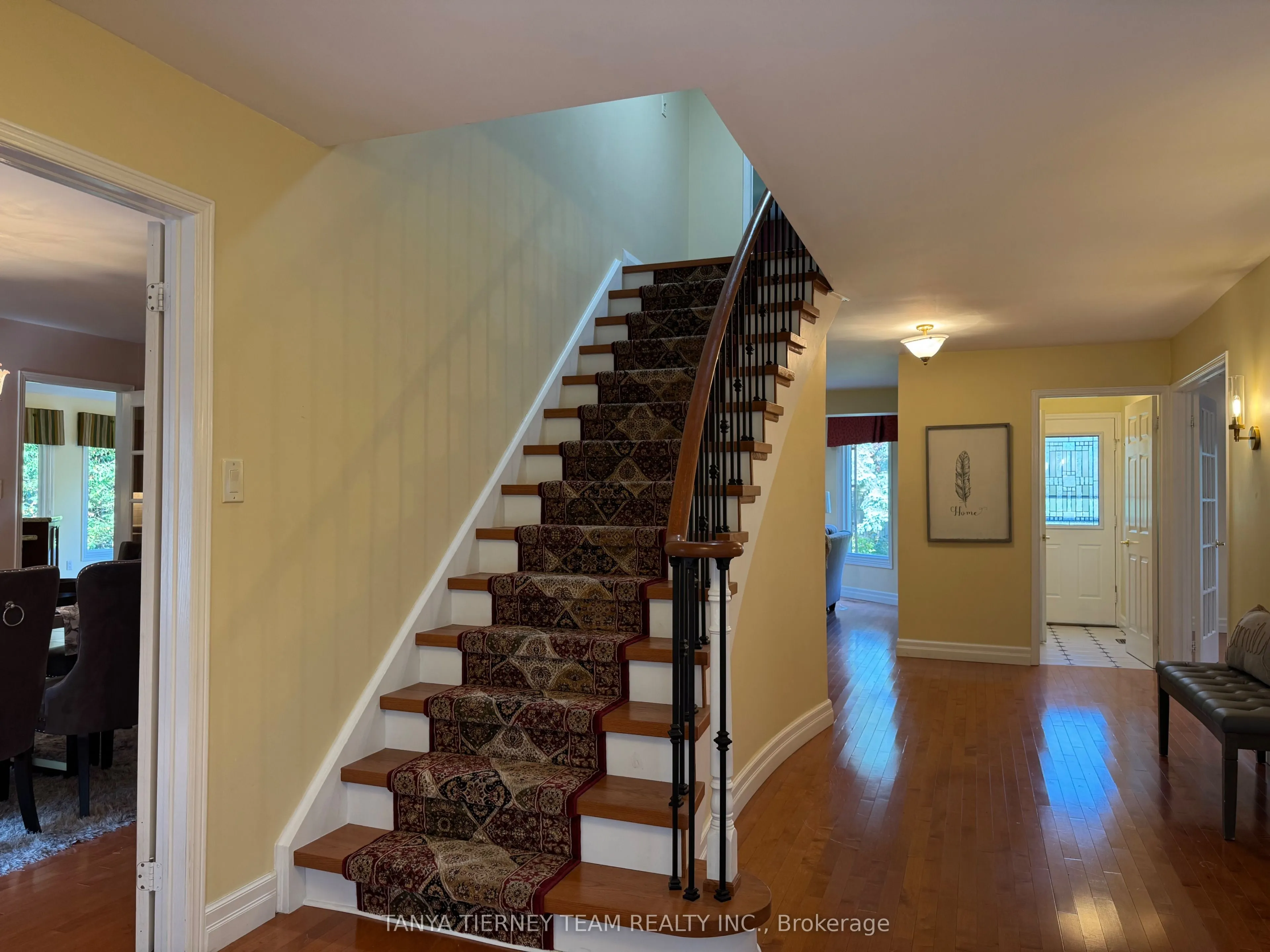 6 Lyndhurst Crescent