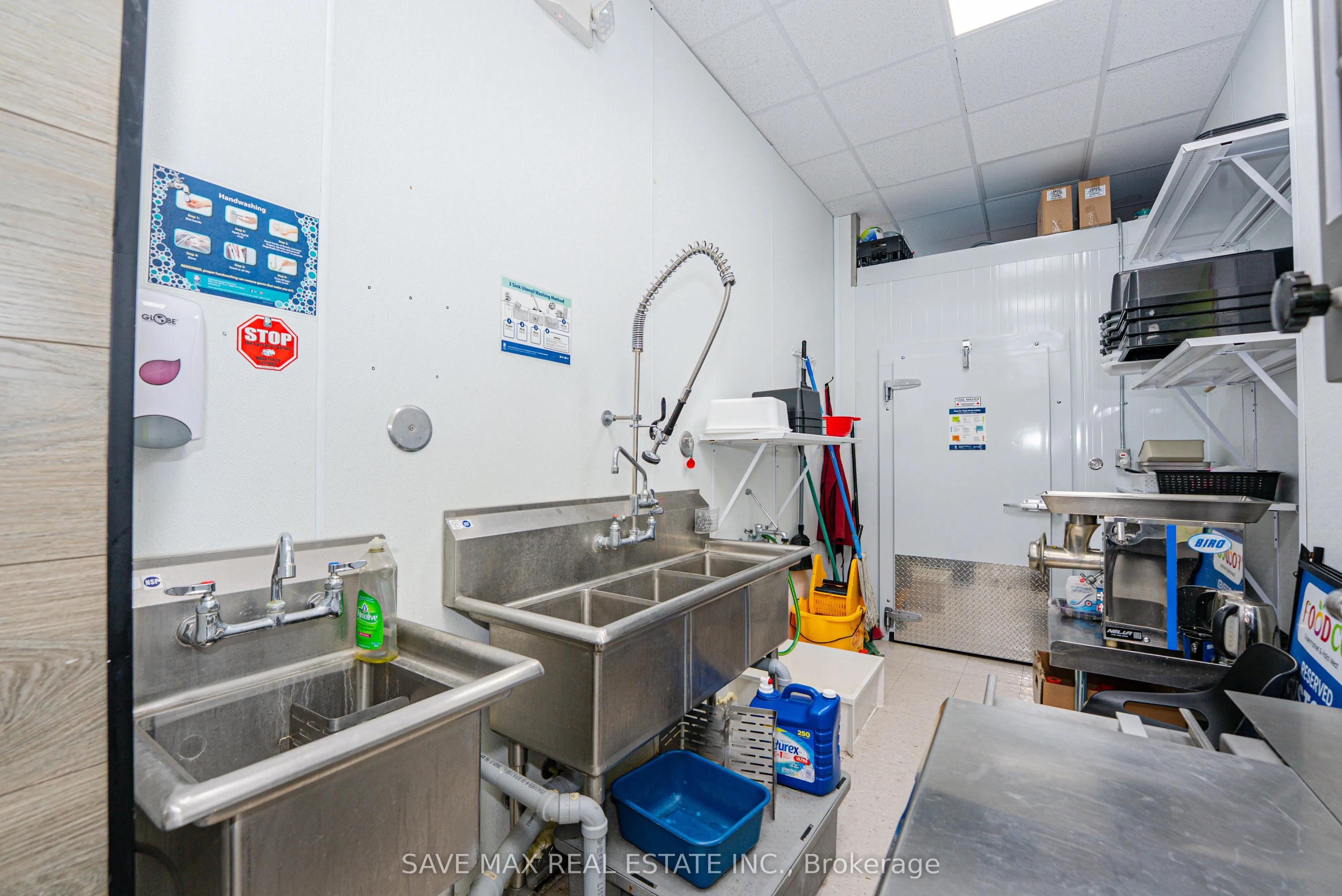 1700 Simcoe Street N, #N3