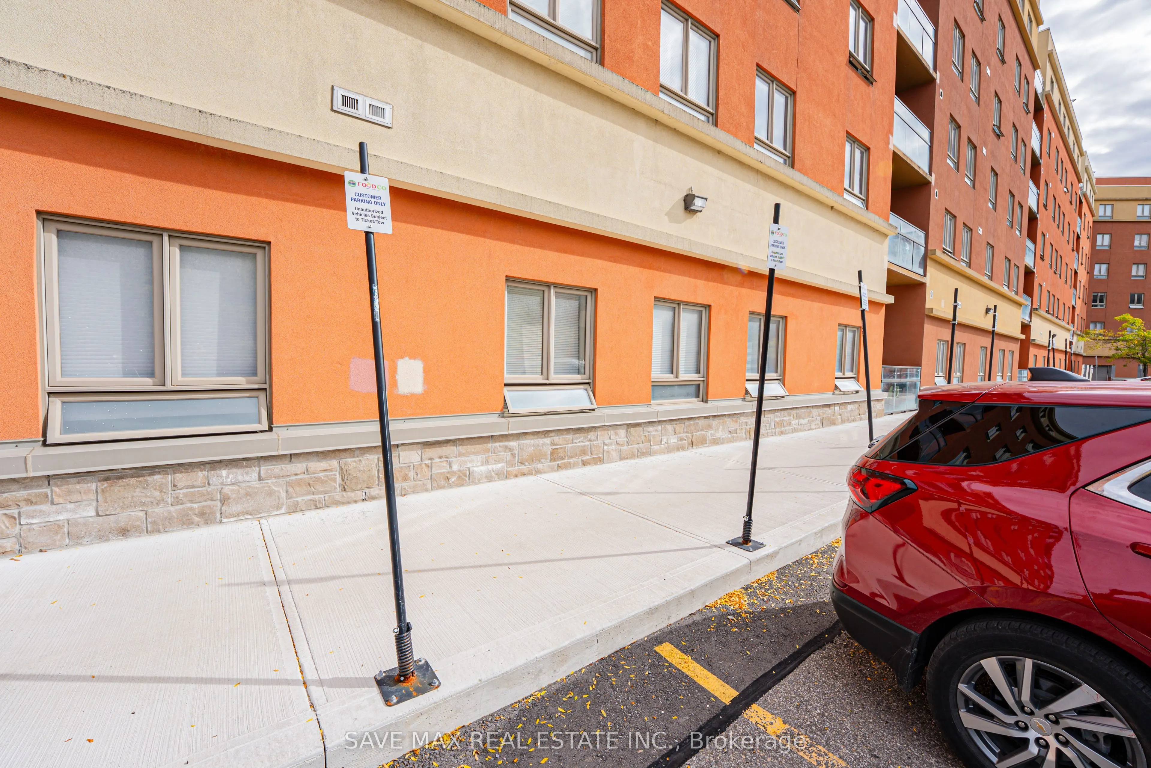 1700 Simcoe Street N, #N3