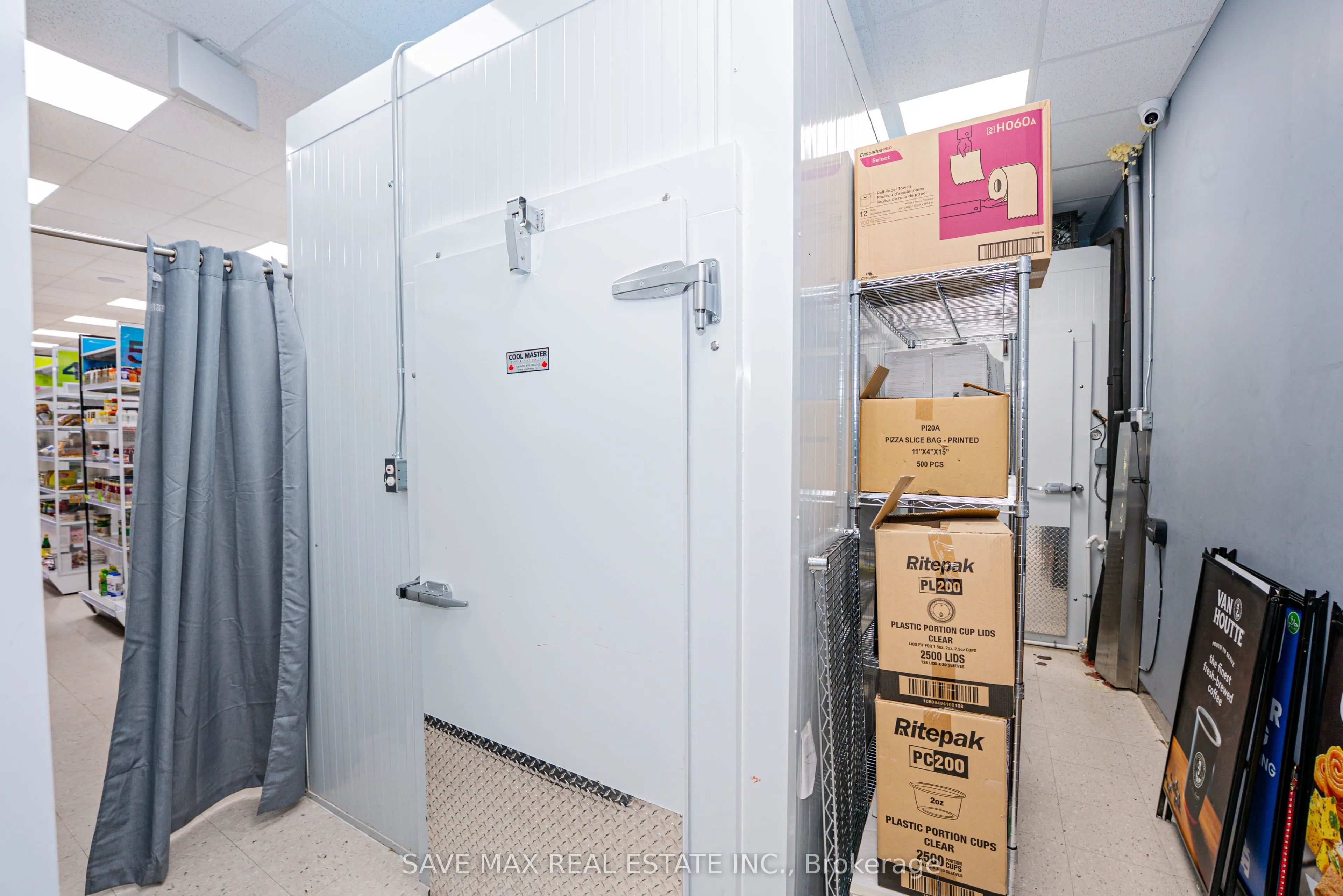 1700 Simcoe Street N, #N3