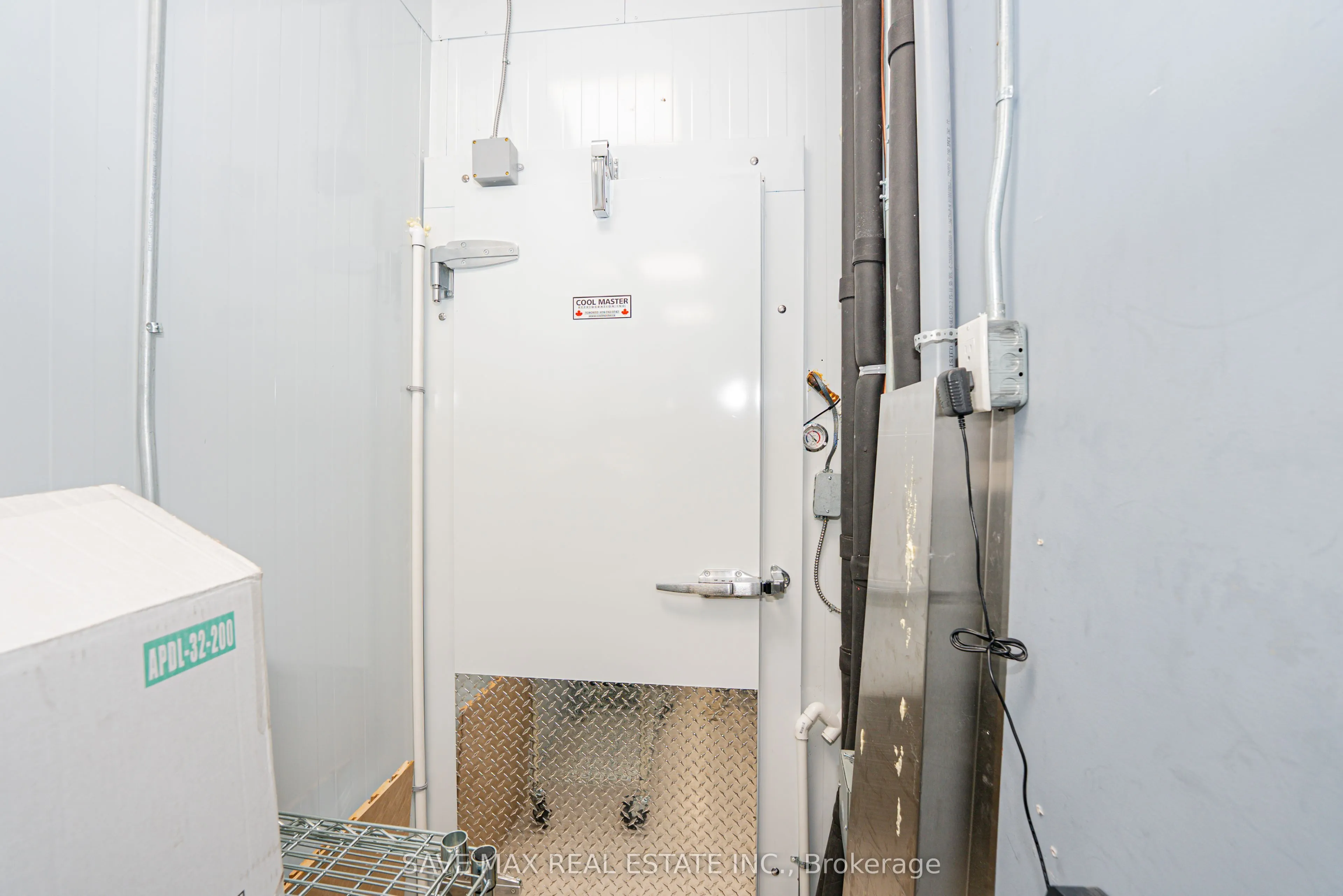 1700 Simcoe Street N, #N3